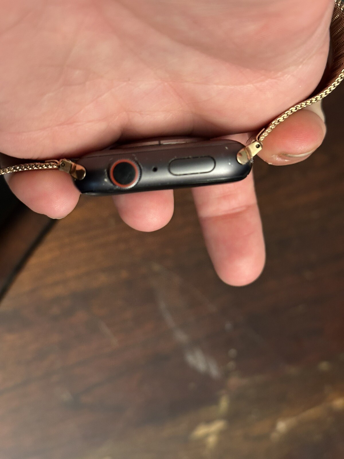 Apple Watch Series 6 44mm Space Gray GPS + Cellular – Gold Band – Good Condition