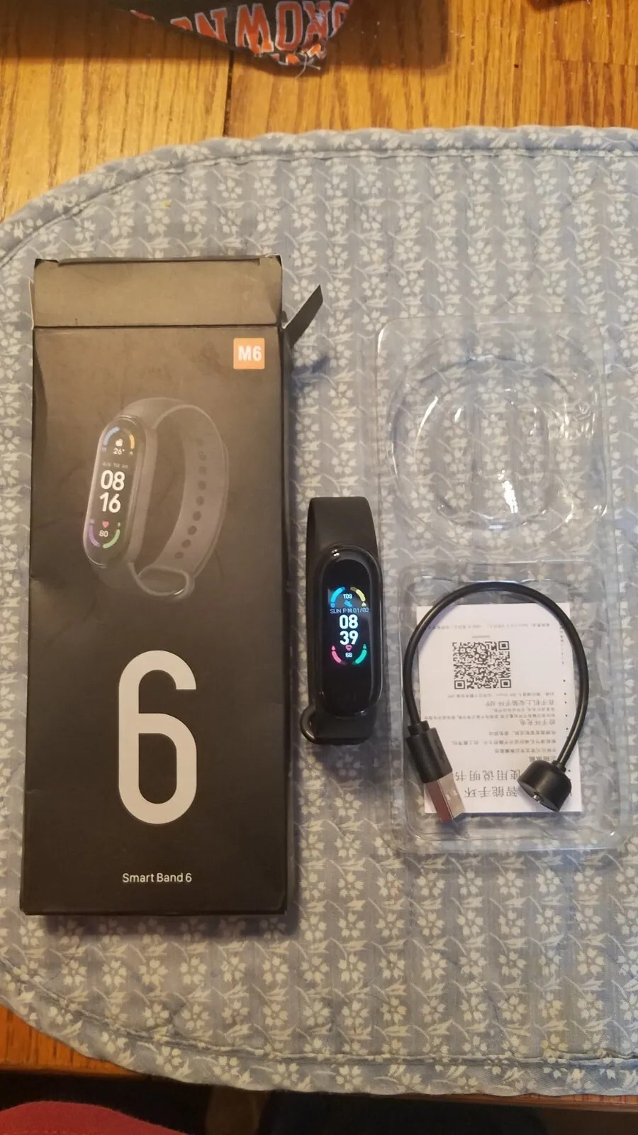 Smart Band 6 is 0.96″ crisp & clear full amoled display, has blood oxygen monito