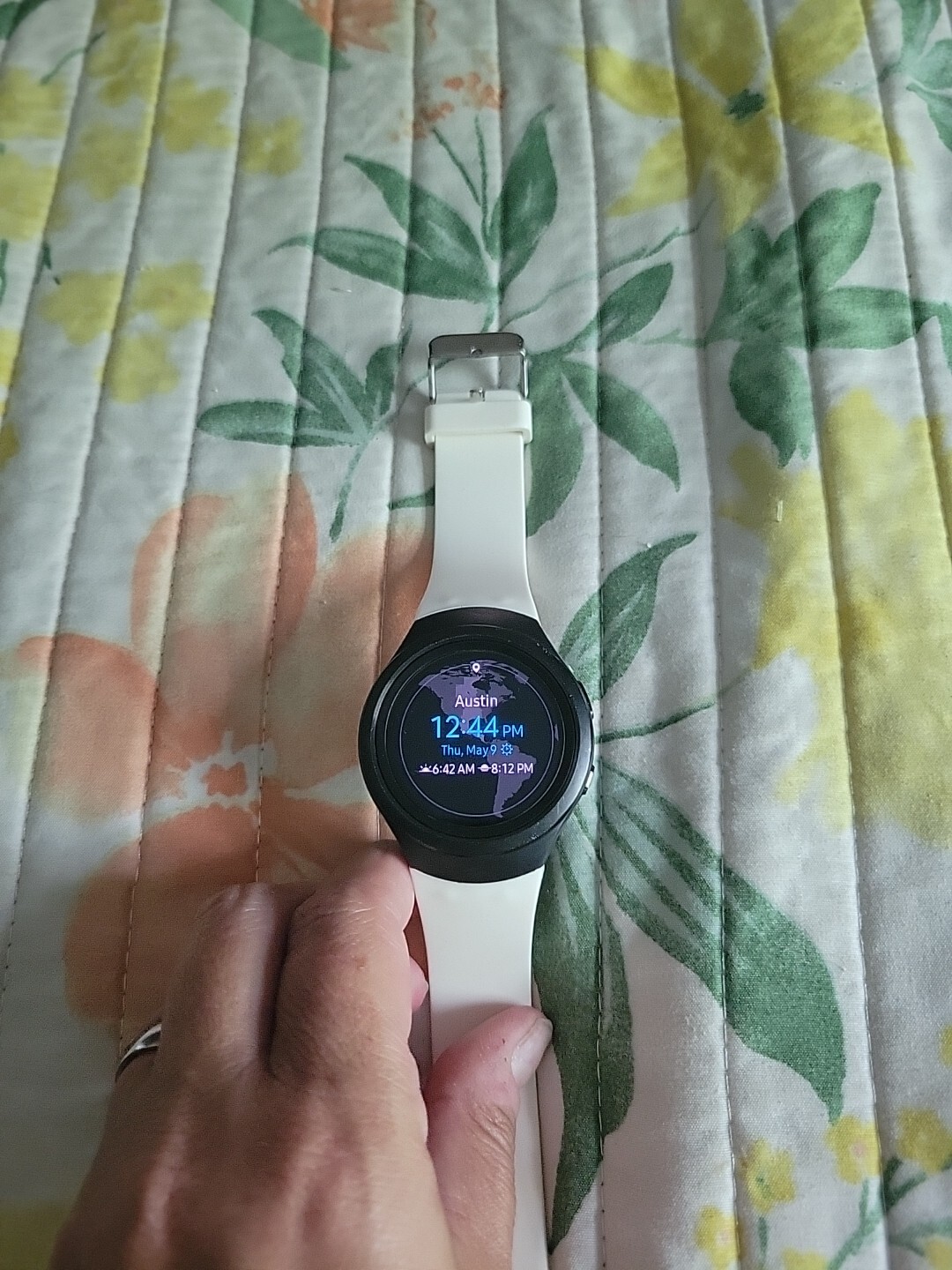 Samsung Gear S2 SM-R730V Verizon Smartwatch – White (Replacement Bands Included)