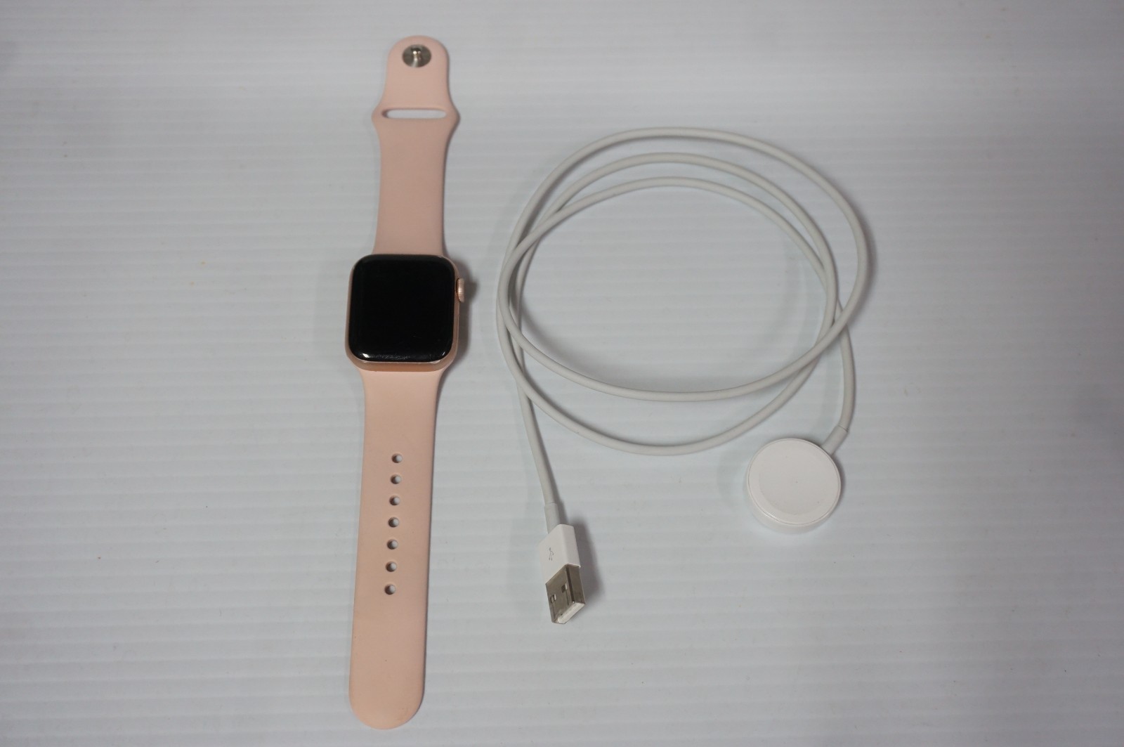 Apple Watch Series 5 (LTE+GPS) Gold Aluminum Case w/ Pink Sand Sport Band – 40mm