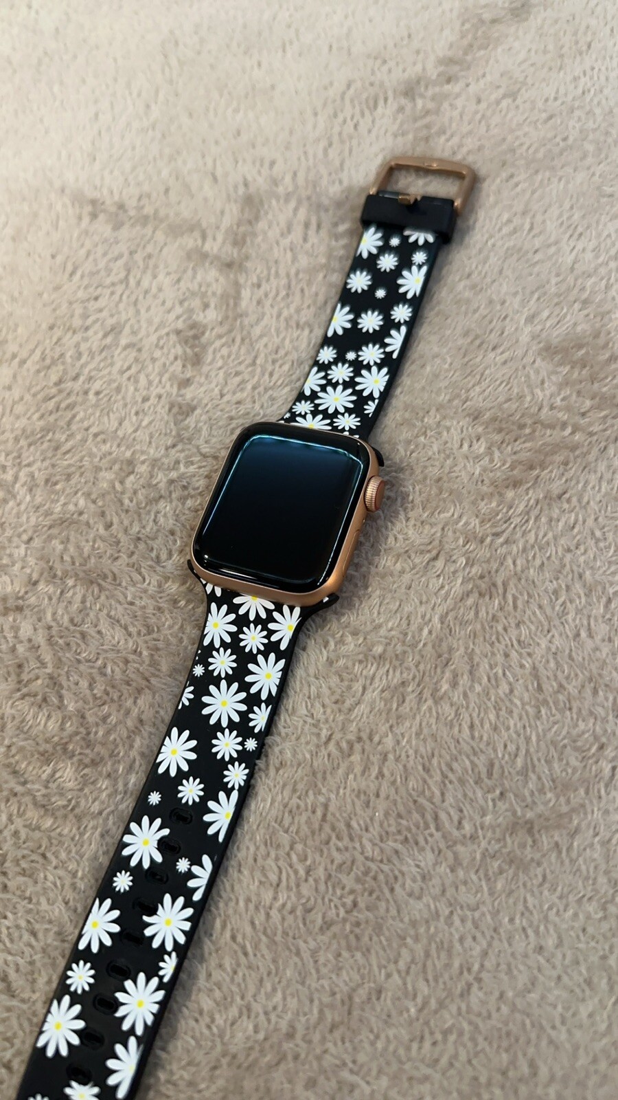 Apple Watch SE 40mm Gold Aluminum Case with Floral Sport Band – Regular (GPS)