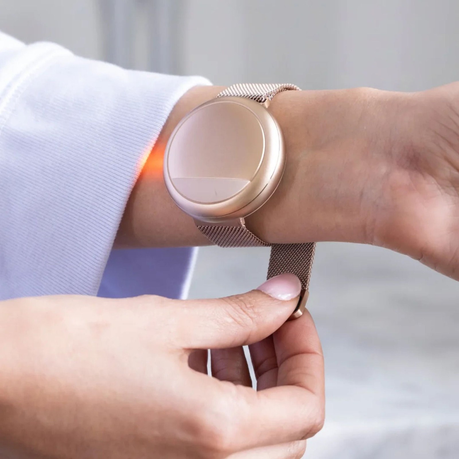 Embr Wave 2 Cooling Wristband for Menopause Relief & Hot Flashes – Rose Gold