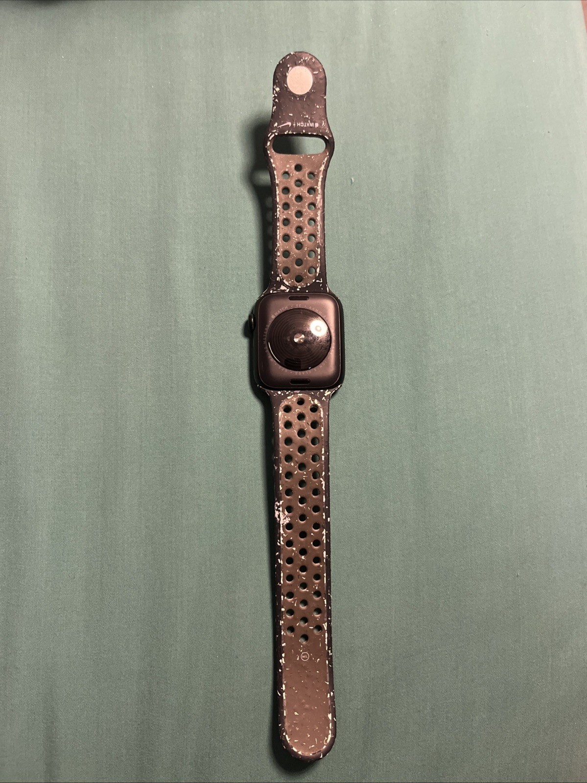 Apple Watch SE 44mm Black Aluminum Case with Nike Sport Band – Regular…