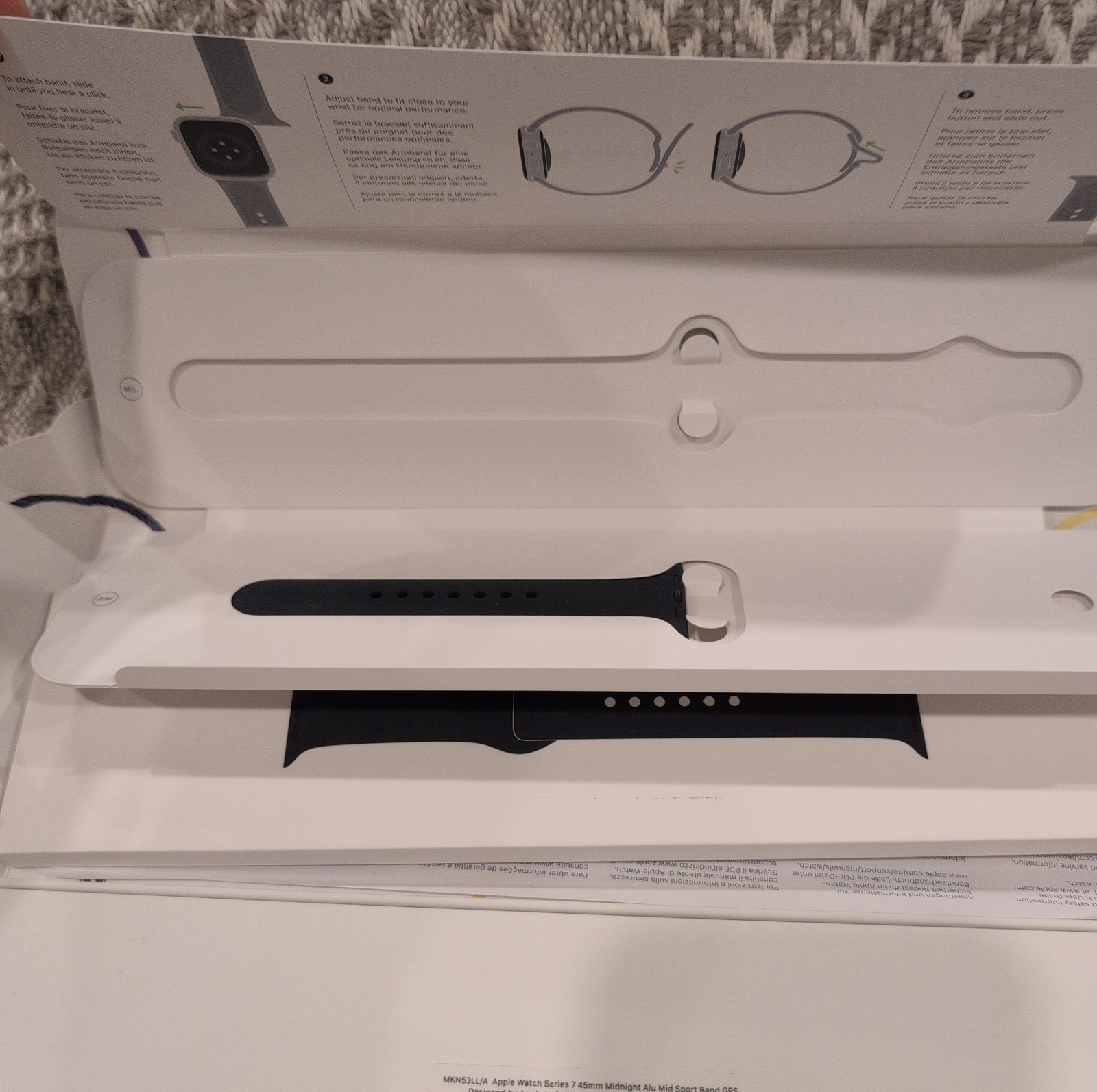 Apple Watch Series 7 45mm GPS Midnight Aluminum Case Sports Band (A2474) Extras