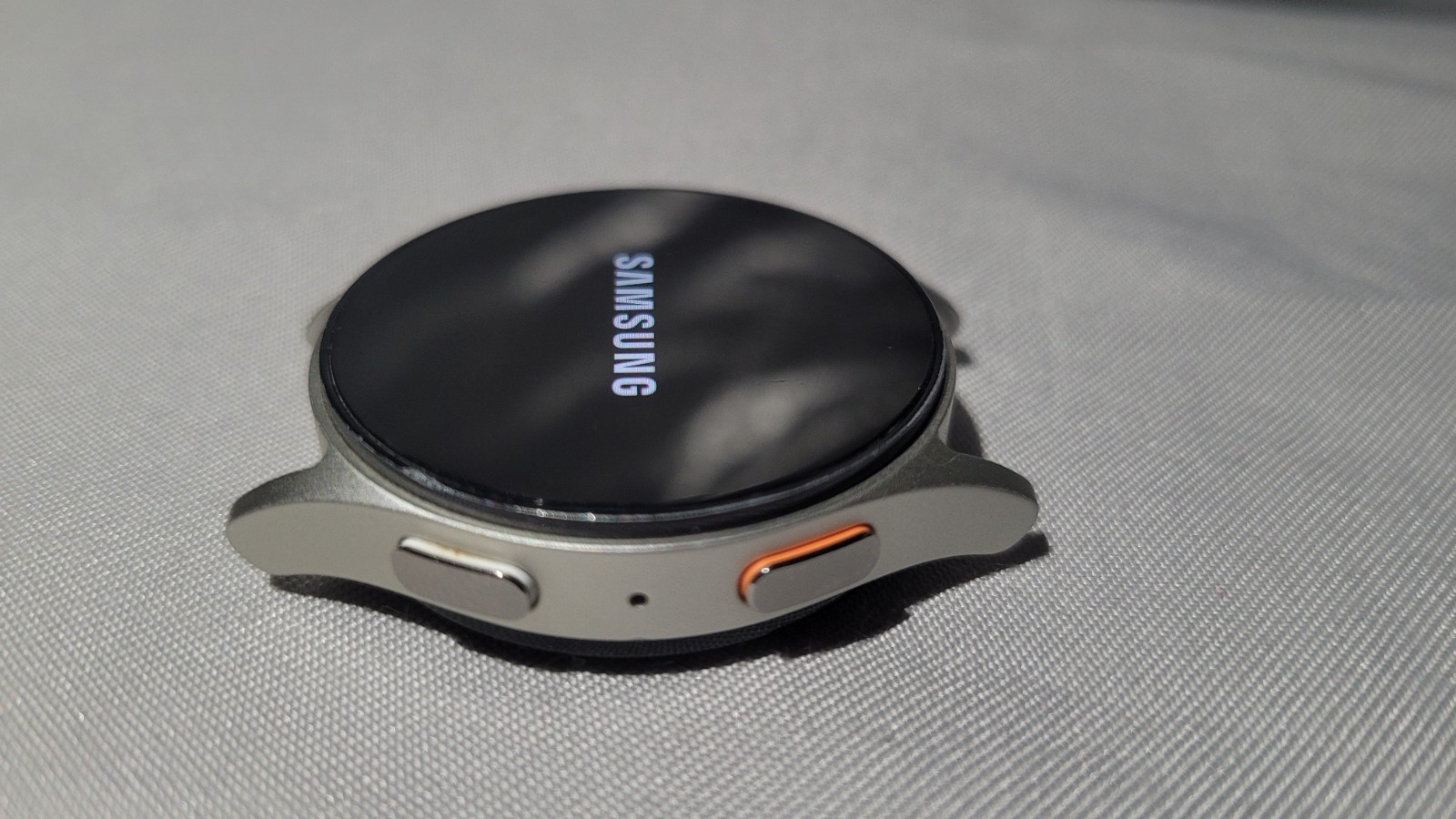 Samsung Galaxy Watch 7 40mm Aluminum Smartwatch Gold Cream 2024 SM-L300NZEAXAA