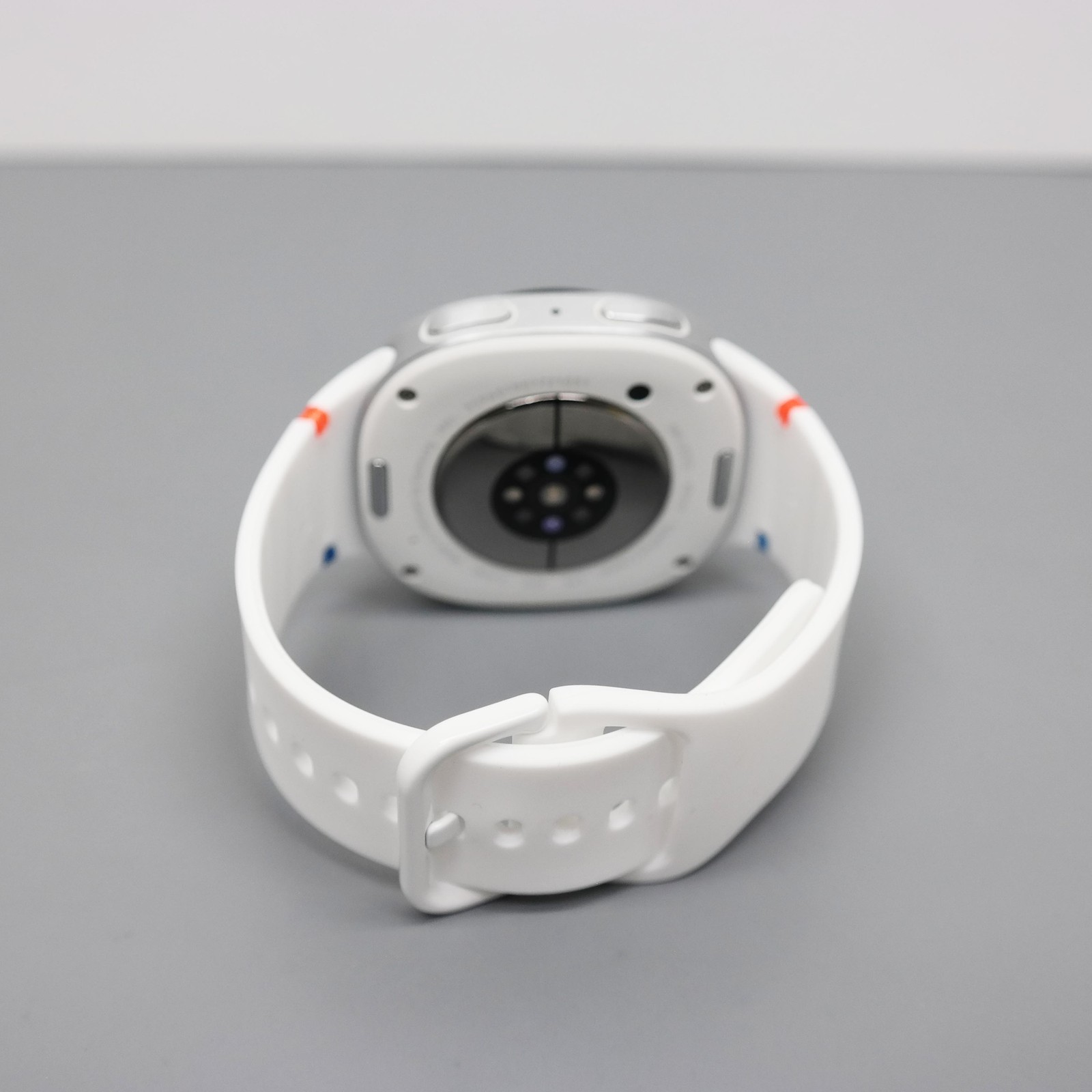 Samsung Galaxy Watch8 SM-L325U Aluminum Smartwatch 40mm LTE – Silver
