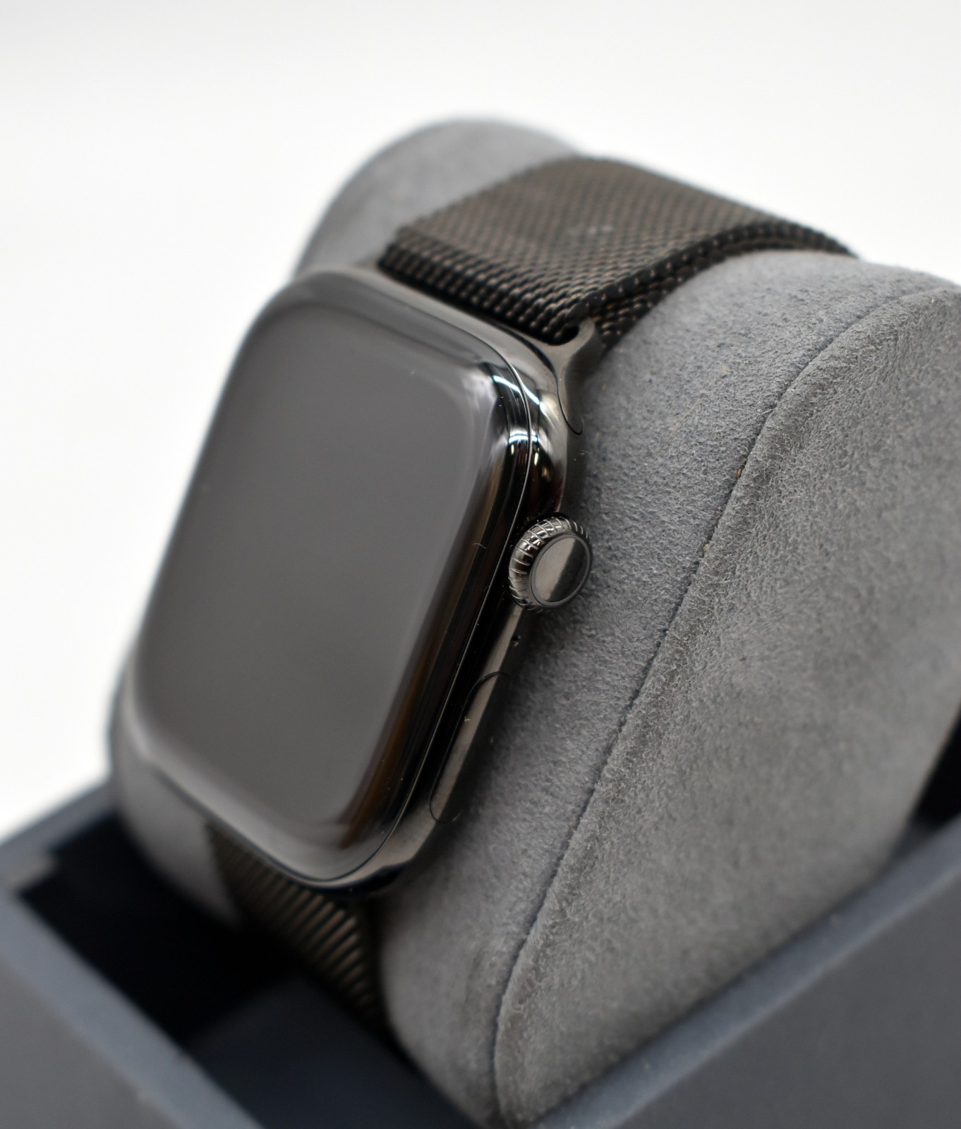 Apple Watch Series 11 A3337 MFD34LW/A GPS Only Titanium Case Milanese Loop 46mm