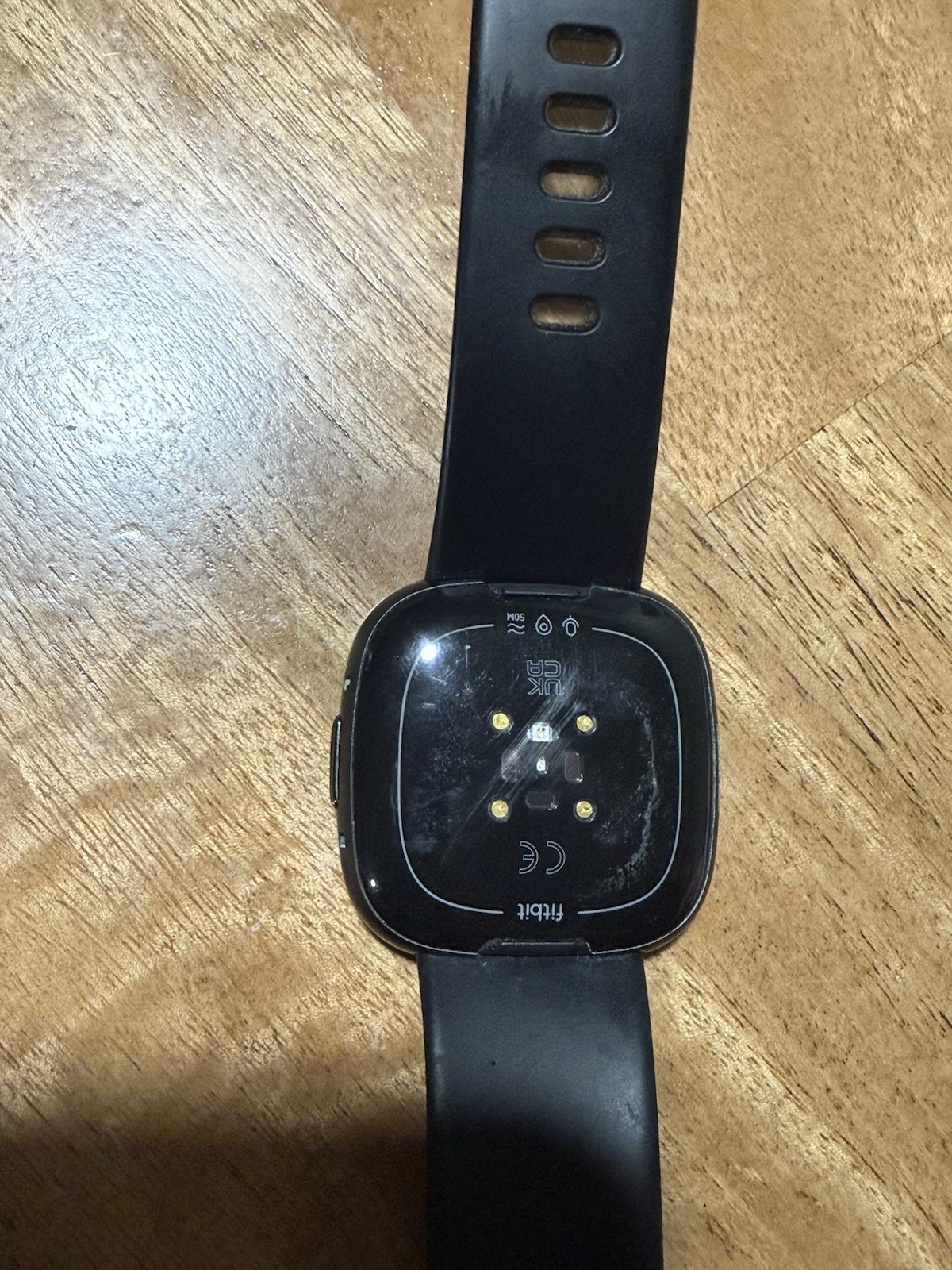 USED BLACK SCREEN Fitbit Versa 4 Fitness Smartwatch Bundle -Graphite VIEW IMAGES