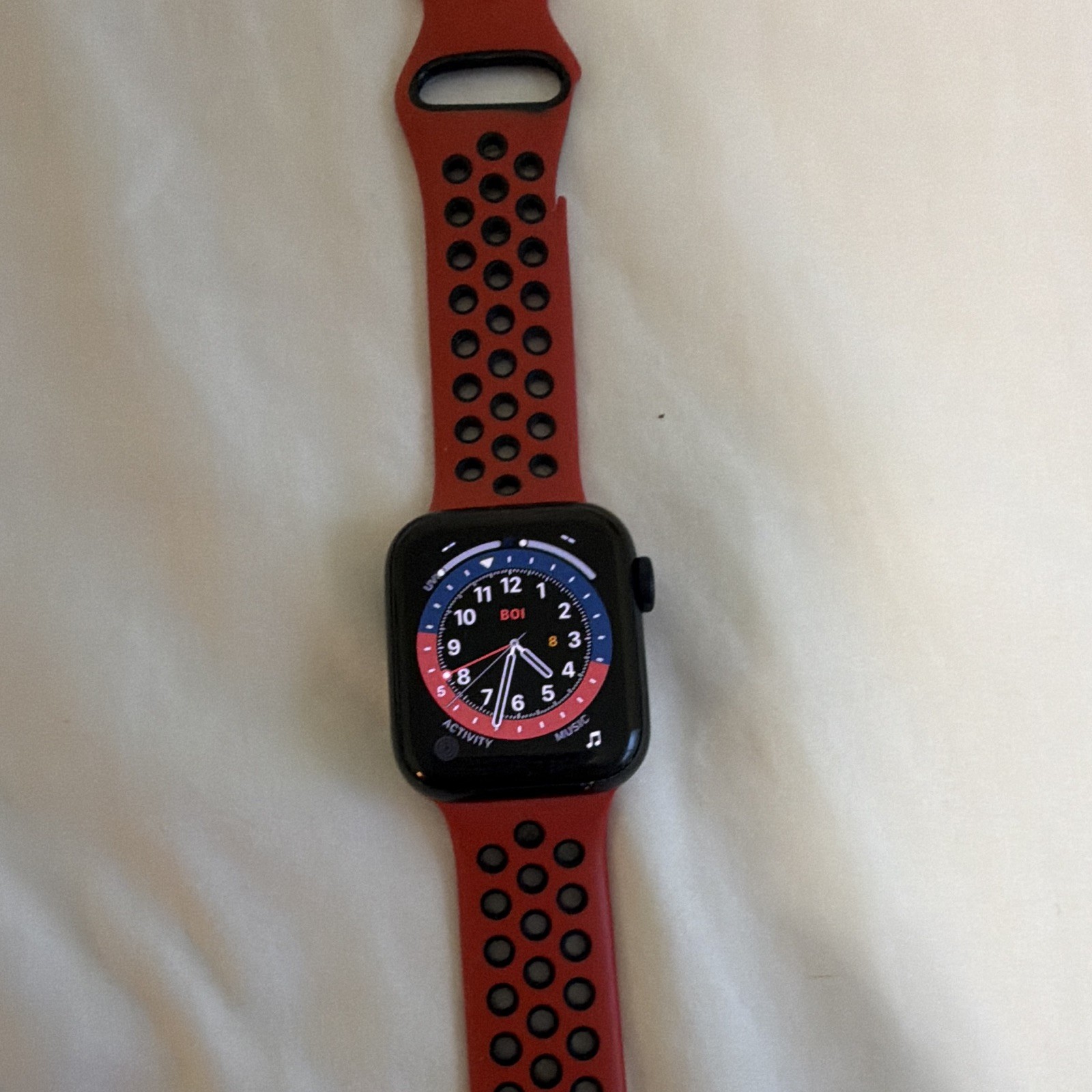 Apple Watch SE 2 36mm Black Aluminum Case Red Silicone Band