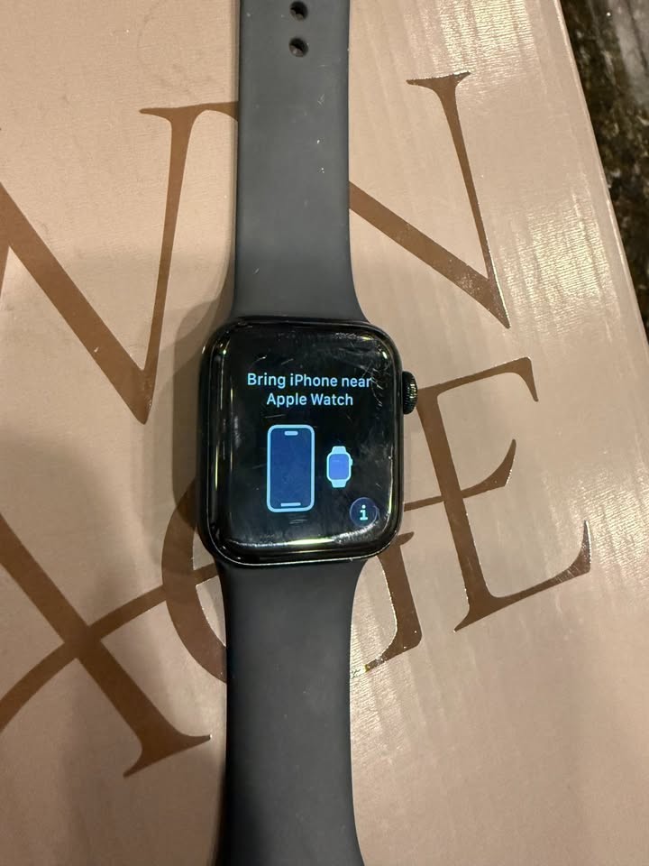 Unlocked Apple Watch SE 1st Gen 40MM Space Gray Aluminum (GPS + LTE)