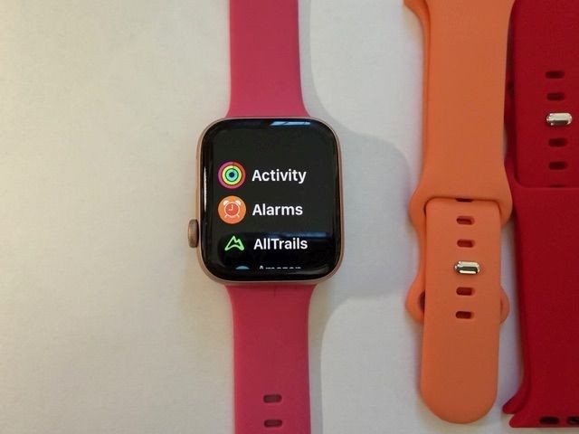 Apple Watch Series 5 – 44mm – 1‑Year‑Old Replacement Unit (Battery 1‑Year Old)