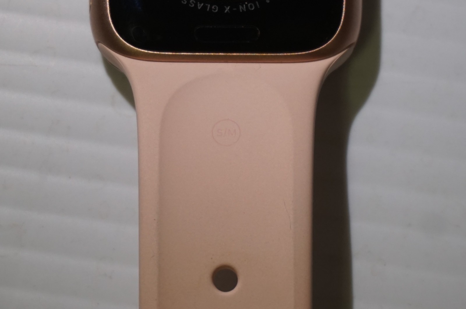Apple Watch Series 5 (LTE+GPS) Gold Aluminum Case w/ Pink Sand Sport Band – 40mm