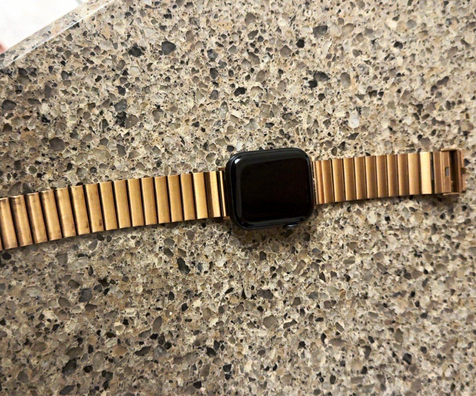 Apple Watch 44mm Black Metal Case Gold Metal Link Band iOS Heart Rate