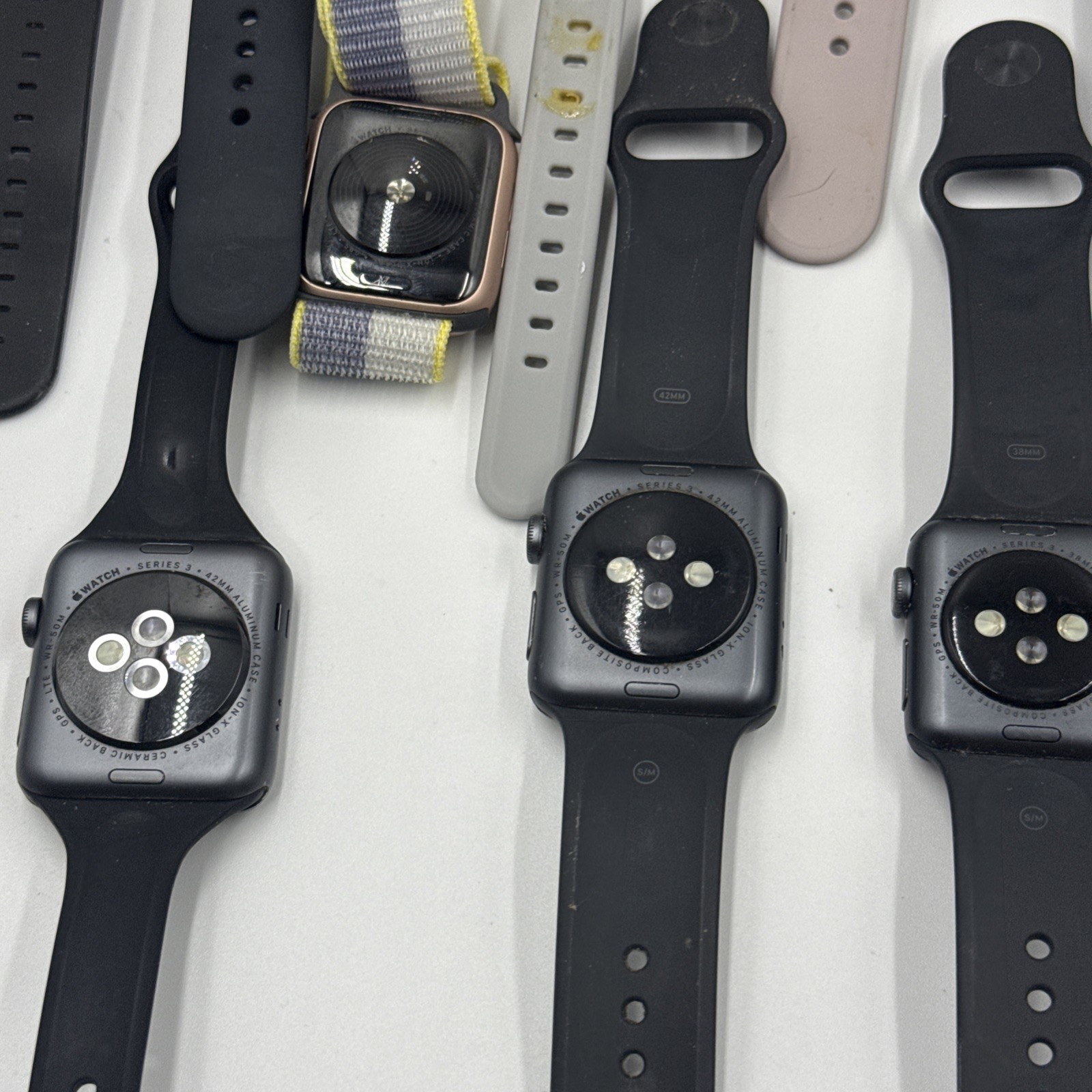 Lot of 24 Apple Watches Series SE, 6, 3, 2 & 1 + Samsung Watch’s Parts/Repair⚠️