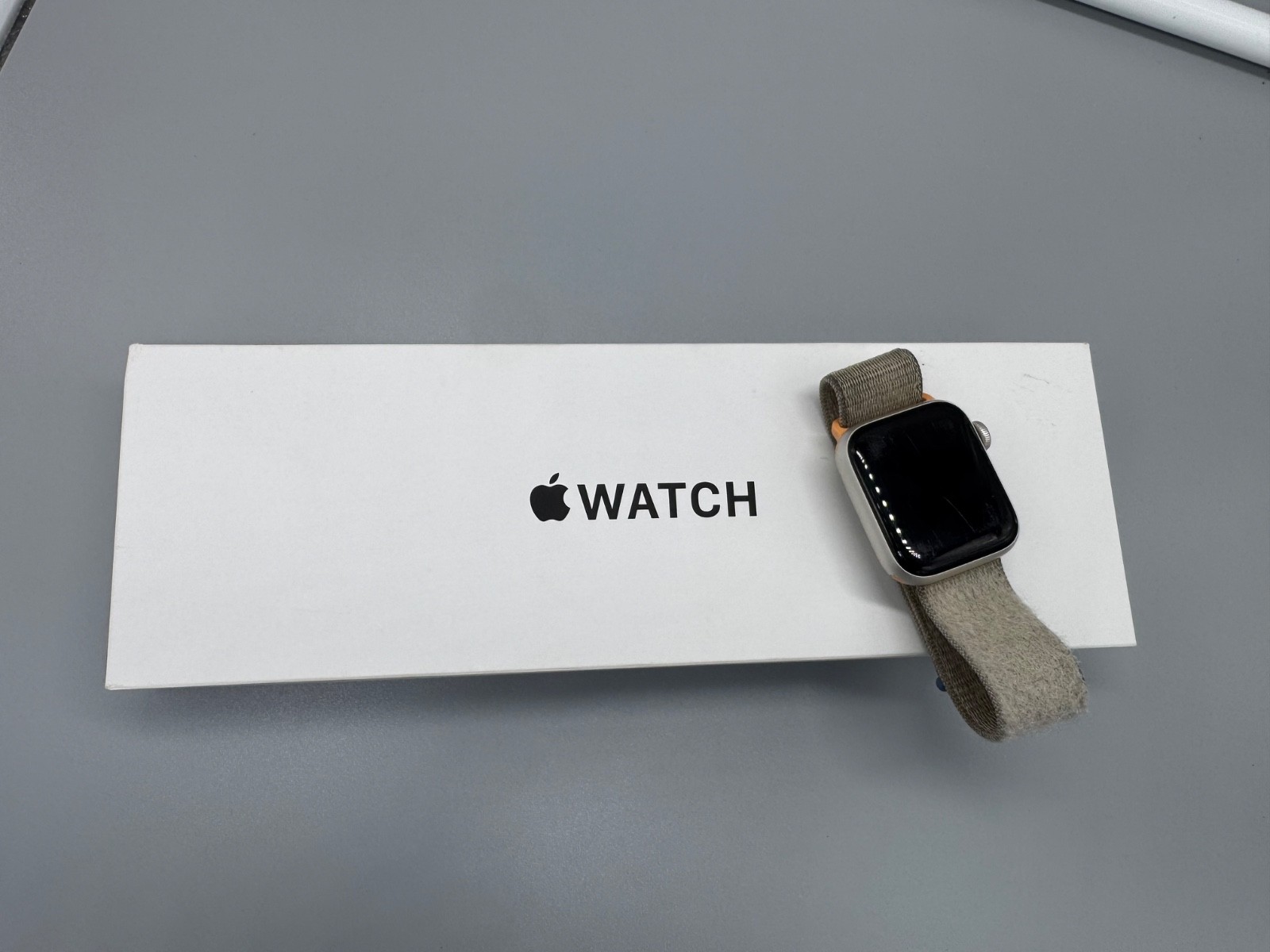 Apple Watch SE 2nd Gen 40mm GPS Cellular Starlight MRG33LL/A 85% Battery w/ Box