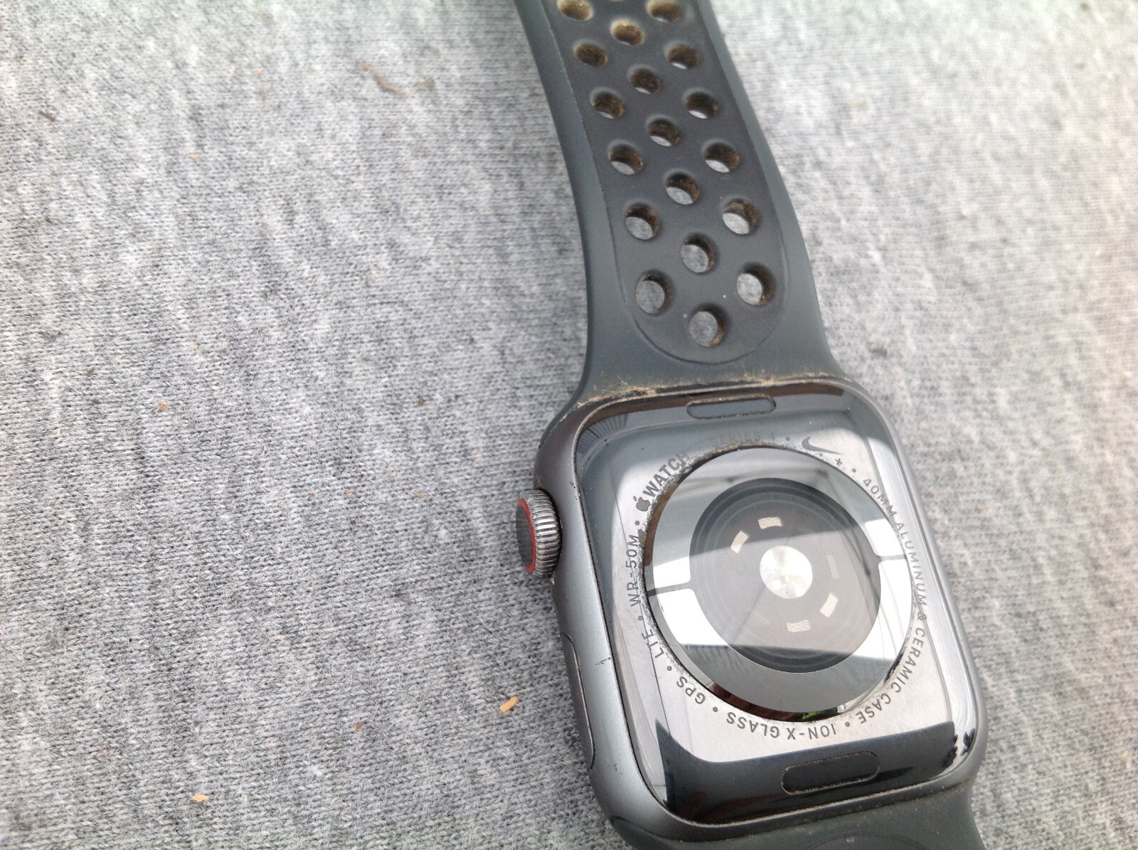 Apple Watch Series 4 Nike 40mm Aluminum & Ceramic Case 10NX Glass GPS LTE WR 50