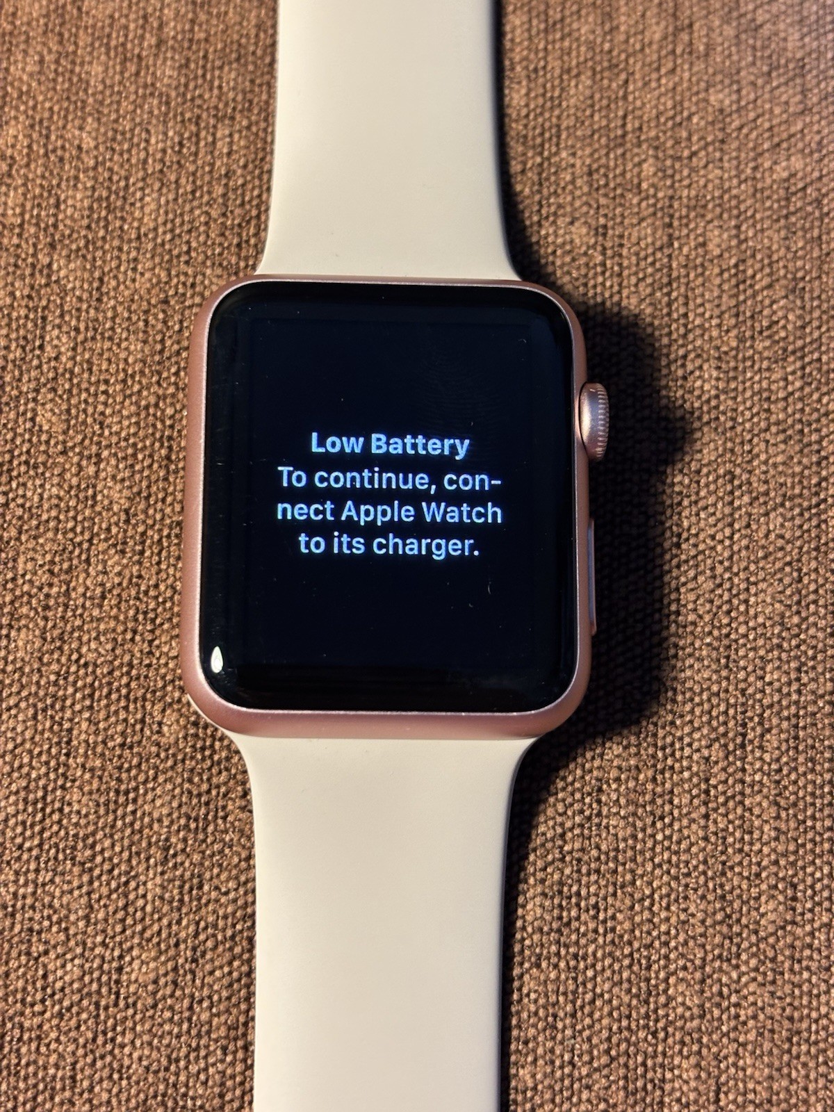 Apple Watch 1st Gen (A1554, MLC62LL/A) 42mm Rose Gold w/ Silicone Band