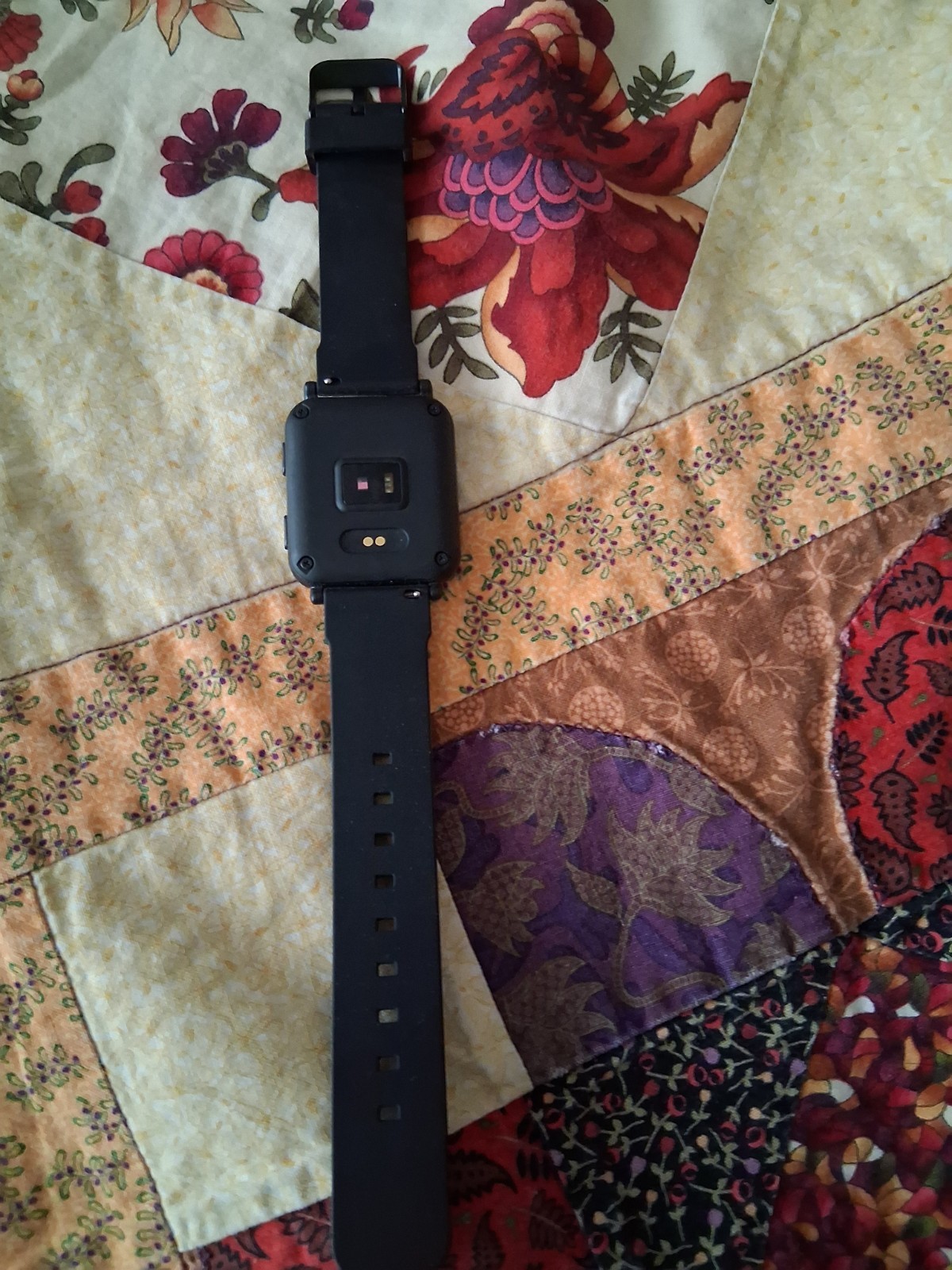 Black Smartwatch with Silicone Band and Touchscreen Display