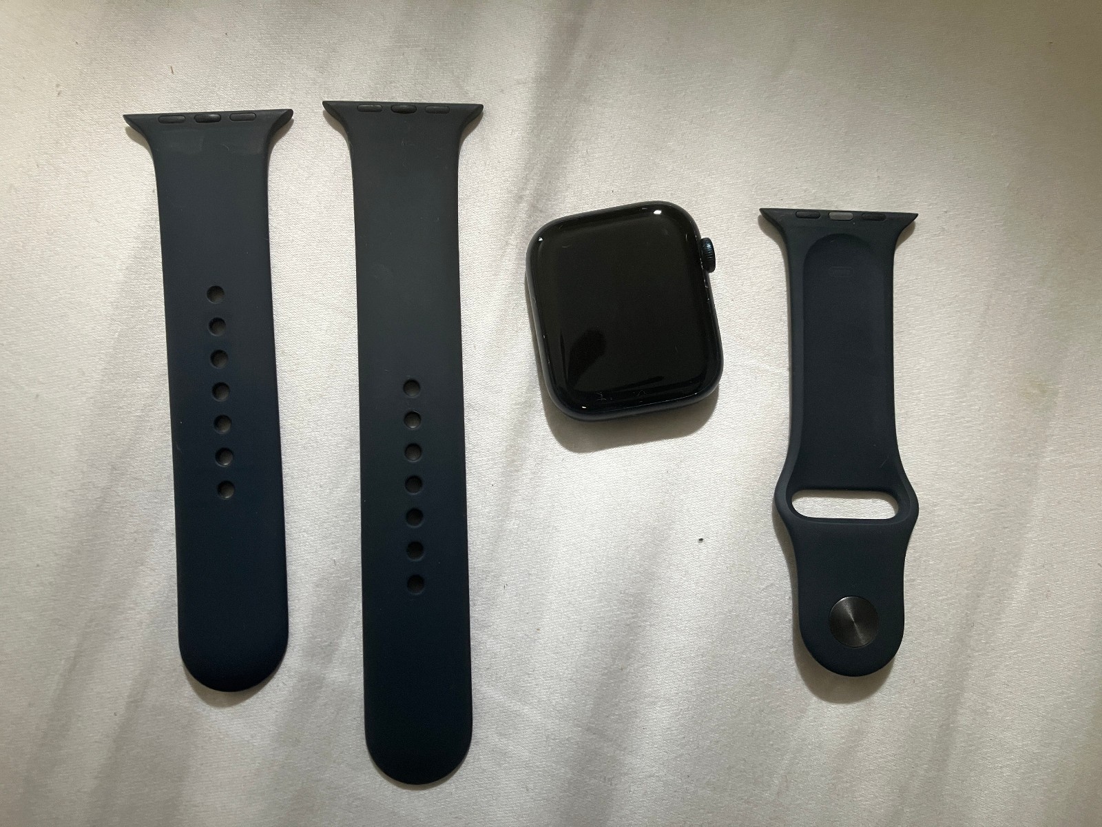Apple Watch Series 7 MIDNIGHT 45mm GPS only – 90% Battery Health