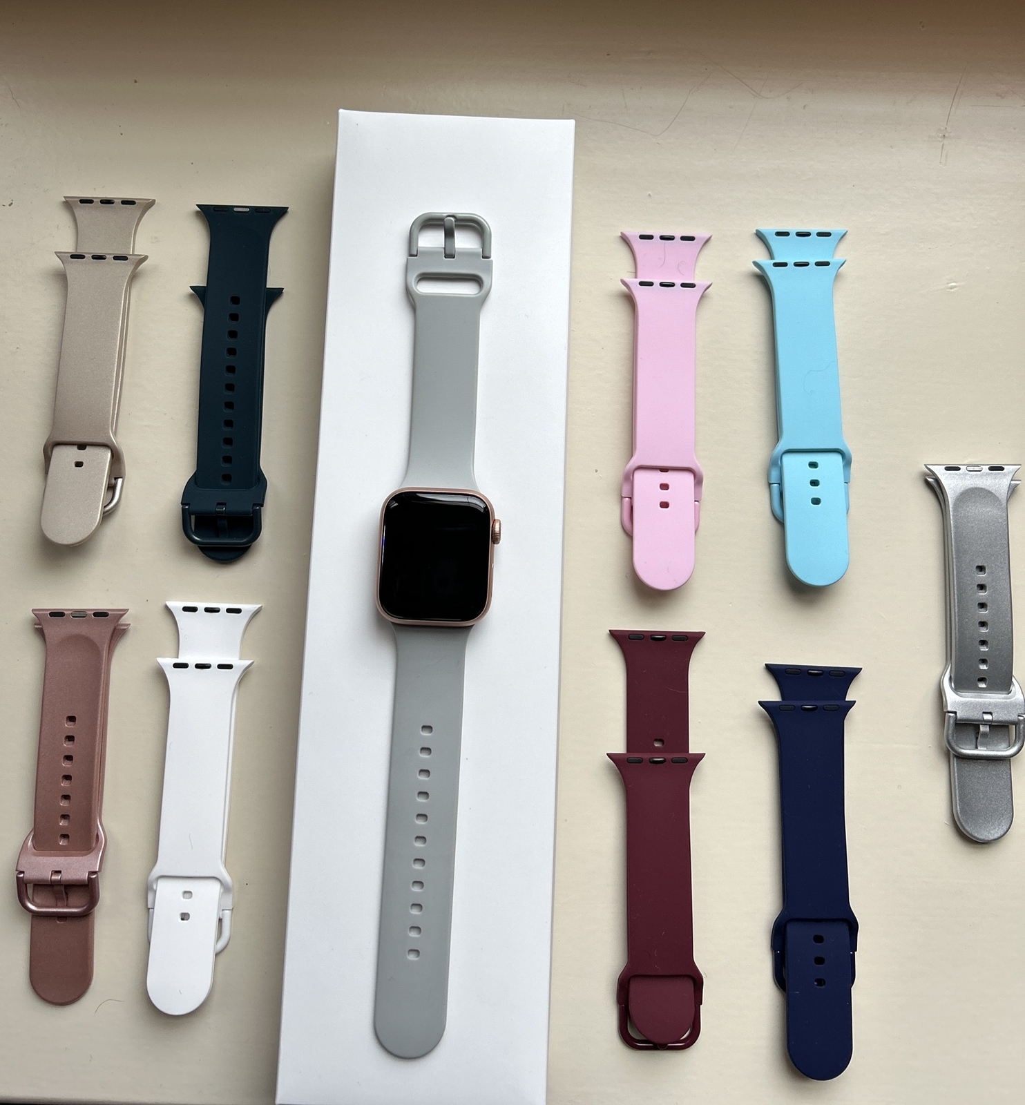 Apple Watch SE 40mm Gold Aluminum Case with Pink Sand Sport Band – Regular (GPS