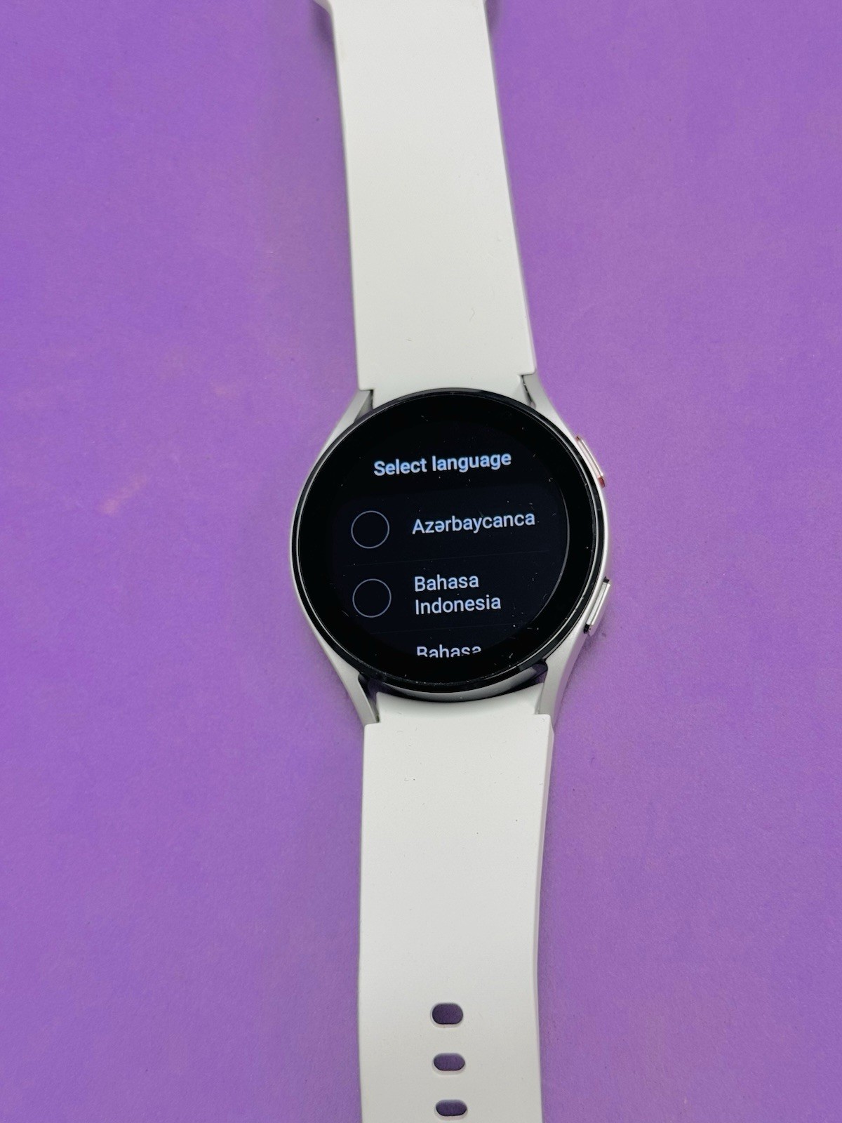 *Nice* Samsung Galaxy Watch 4 SM-R860 GPS 40MM Silver – White Band S/M