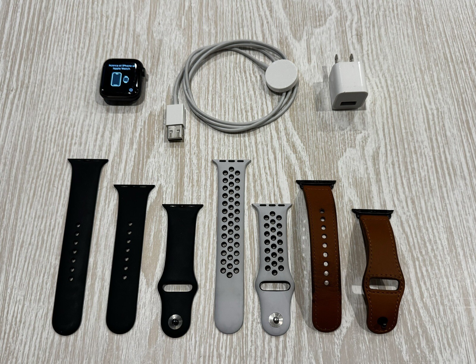 Apple Watch Series 6 40mm – Black – 3 Watch Bands – Fair Condition