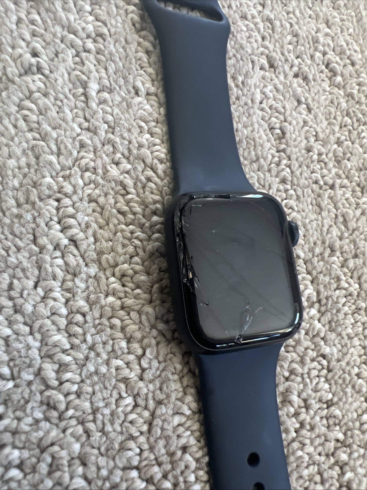 Apple Watch SE 40 MM Midnight Aluminum Case, Sport Band, Cracked Screen Untested