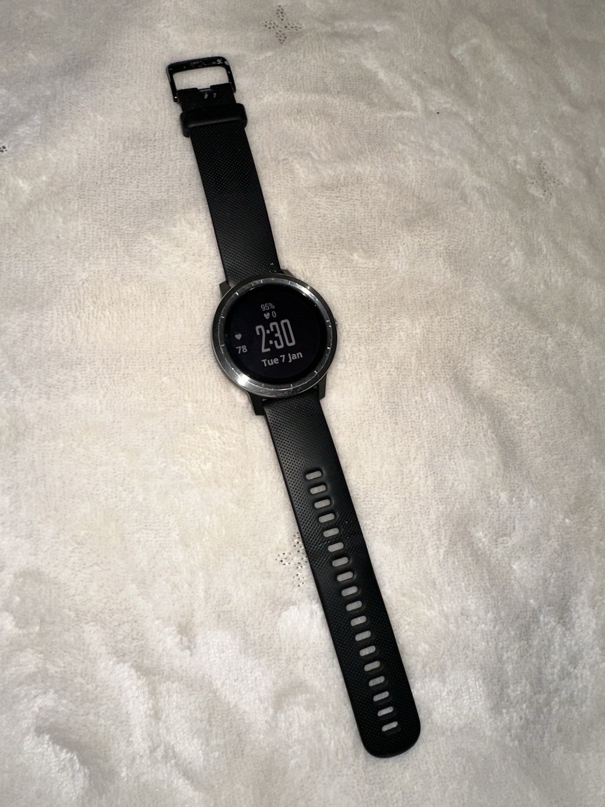 Garmin Vivoactive 3, 44mm (Men’s Black, Gray and Navy Blue Silicone Bands)