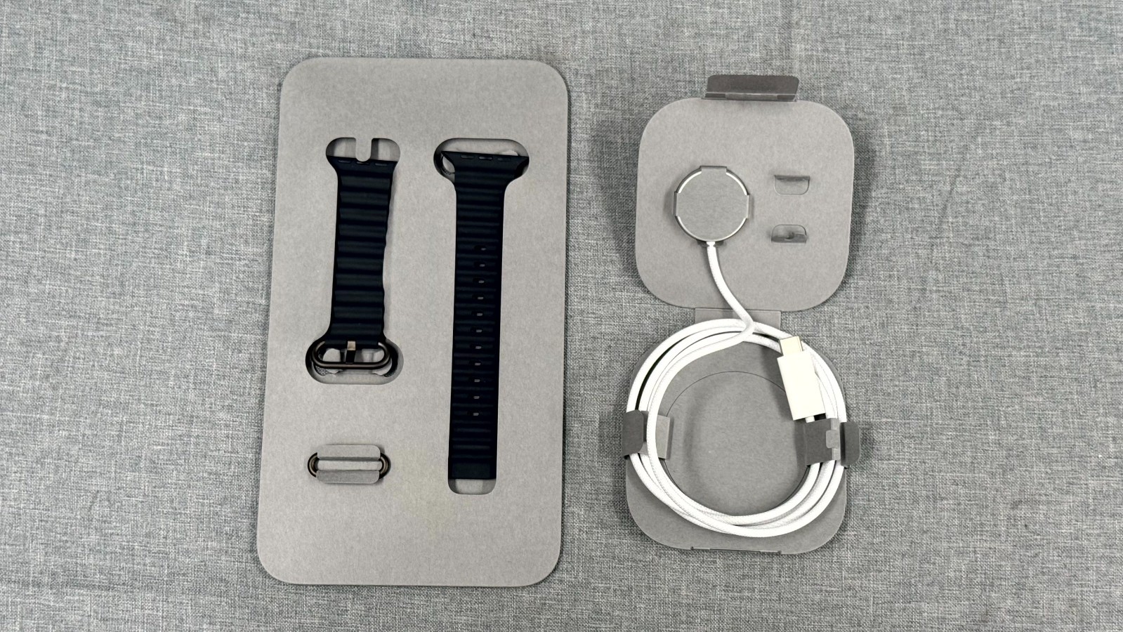 Apple Watch Ultra 3 49mm GPS Cellular Titanium Case w Black Ocean Band MF0J4LW/A