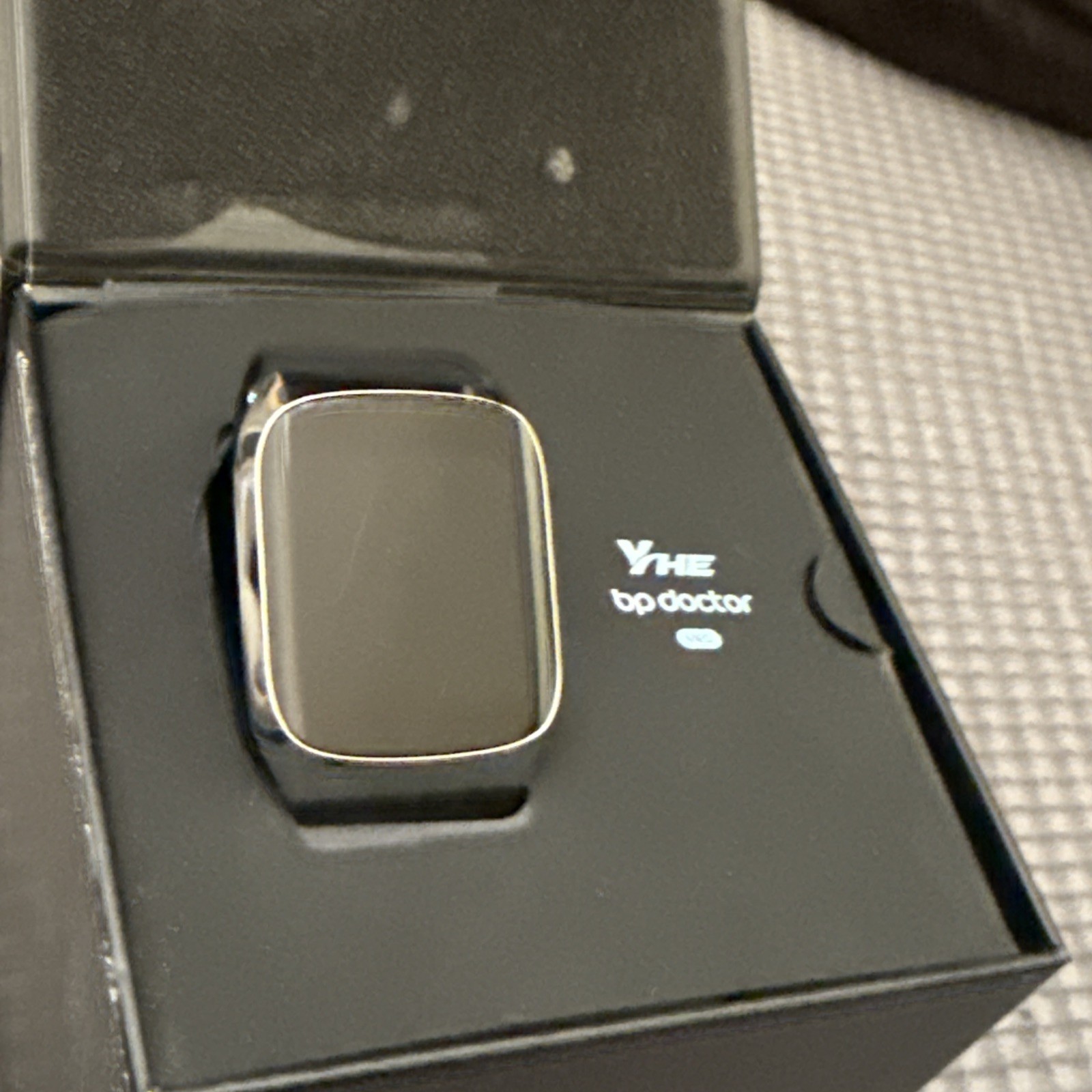 Parts Only Yhe BP Doctor Model Y006YM Smart Watch – Bright Silver Read Issue