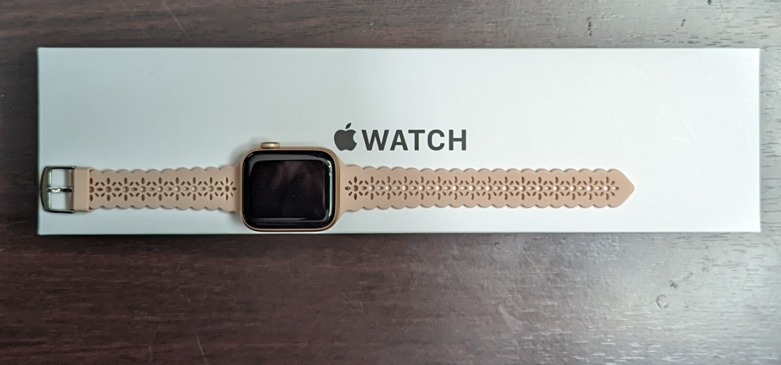 Apple Watch SE 40mm Gold Aluminum Case Pink Sand Sport Band GPS/Cellular A2353