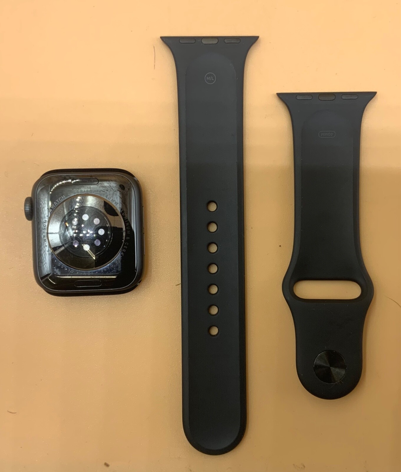 Apple Watch Series 6 GPS 40mm Space Gray Aluminum Black Sport Band MG133LL/A