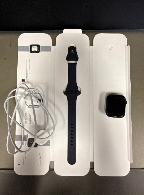 Apple Watch Series 8 GPS 45mm *For Parts*