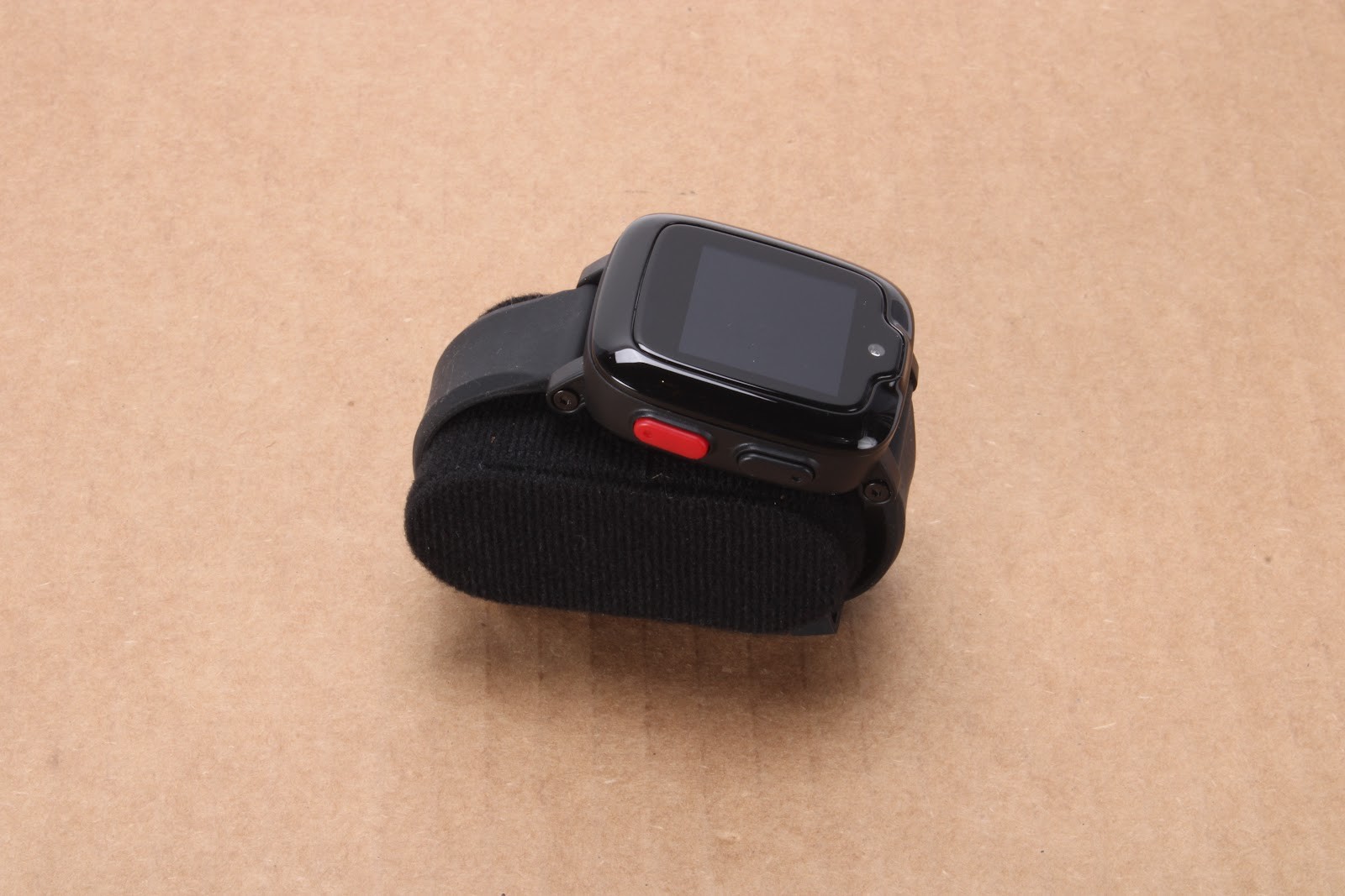 Freedom Guardian FRDM01B0418 Smartwatch With Charging Base Bundle – Fair