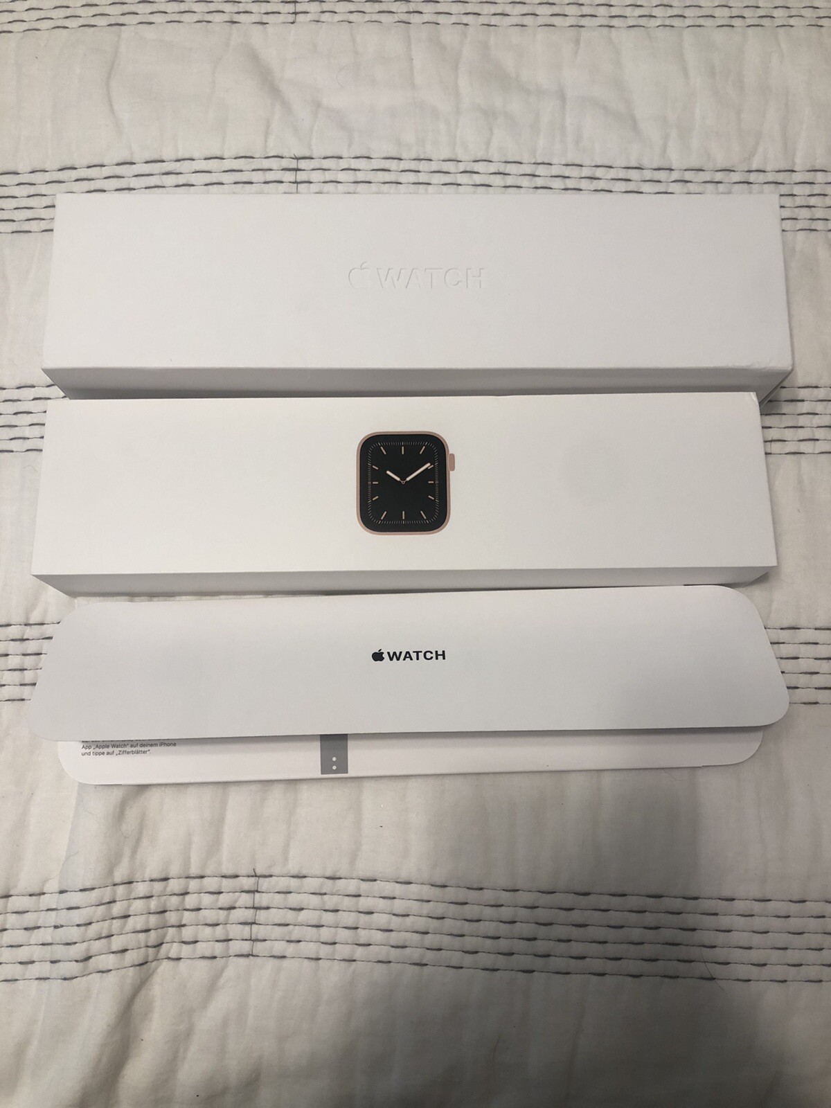 Apple Watch Series 5 44mm Gold-Tone Aluminium Case with Pink Sand Sport Band…