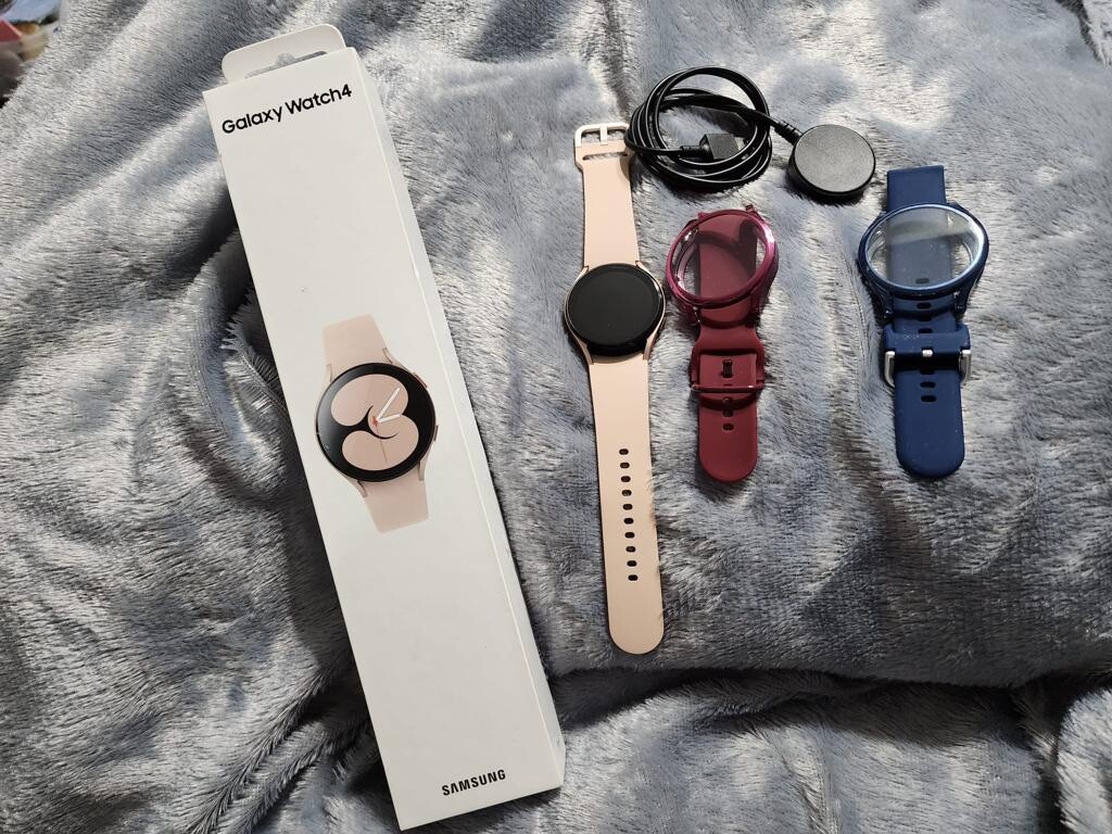 Samsung Galaxy Watch4 SM-R865 40mm Aluminum Case & Sport Band – Pink Gold BUNDLE