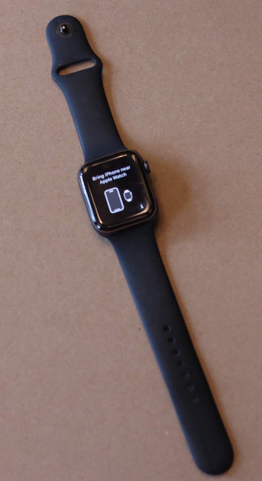 Apple Watch SE – 44mm with Sport Band, M/L (GPS + Midnight Aluminum)