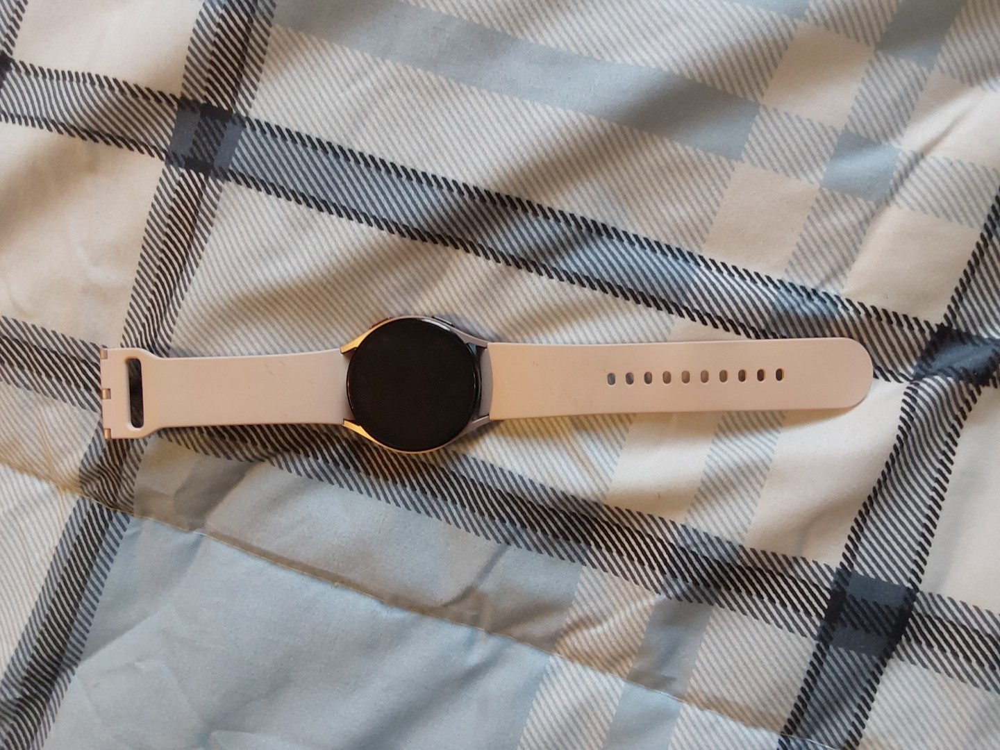 Samsung Galaxy Watch 4 – 40mm Rose Gold Pale Pink