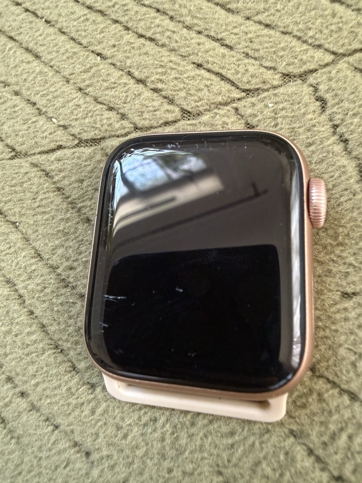 Apple Watch Series 6 40mm Gold Aluminum Case with Pink Sand Sport Band – Regular