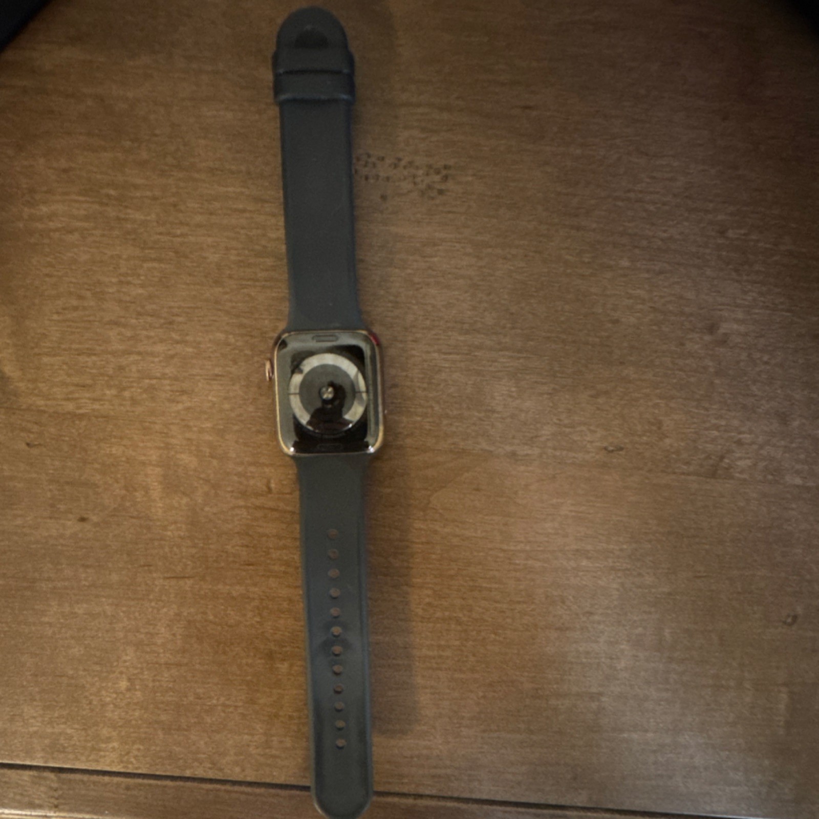 Apple Watch Series 5 44mm Gold Aluminum Black Silicone Band Heart Rate Monitor