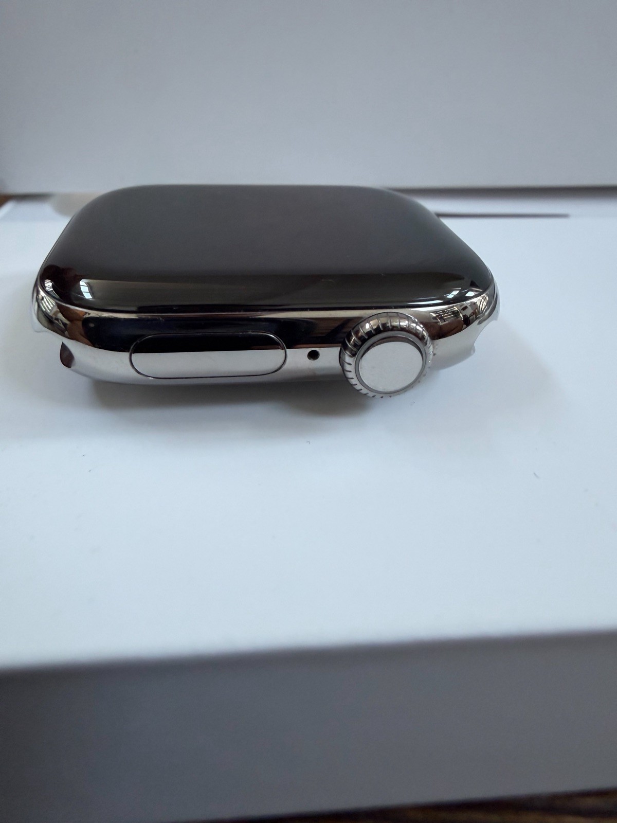 Apple Watch Series 10 42mm Natural Titanium – Near Mint!