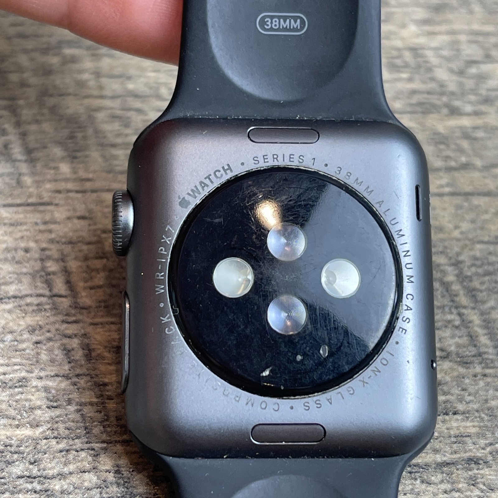 Apple Watch Series 1 Smartwatch Black Strap 38mm 1.5″ Display Aluminum Case