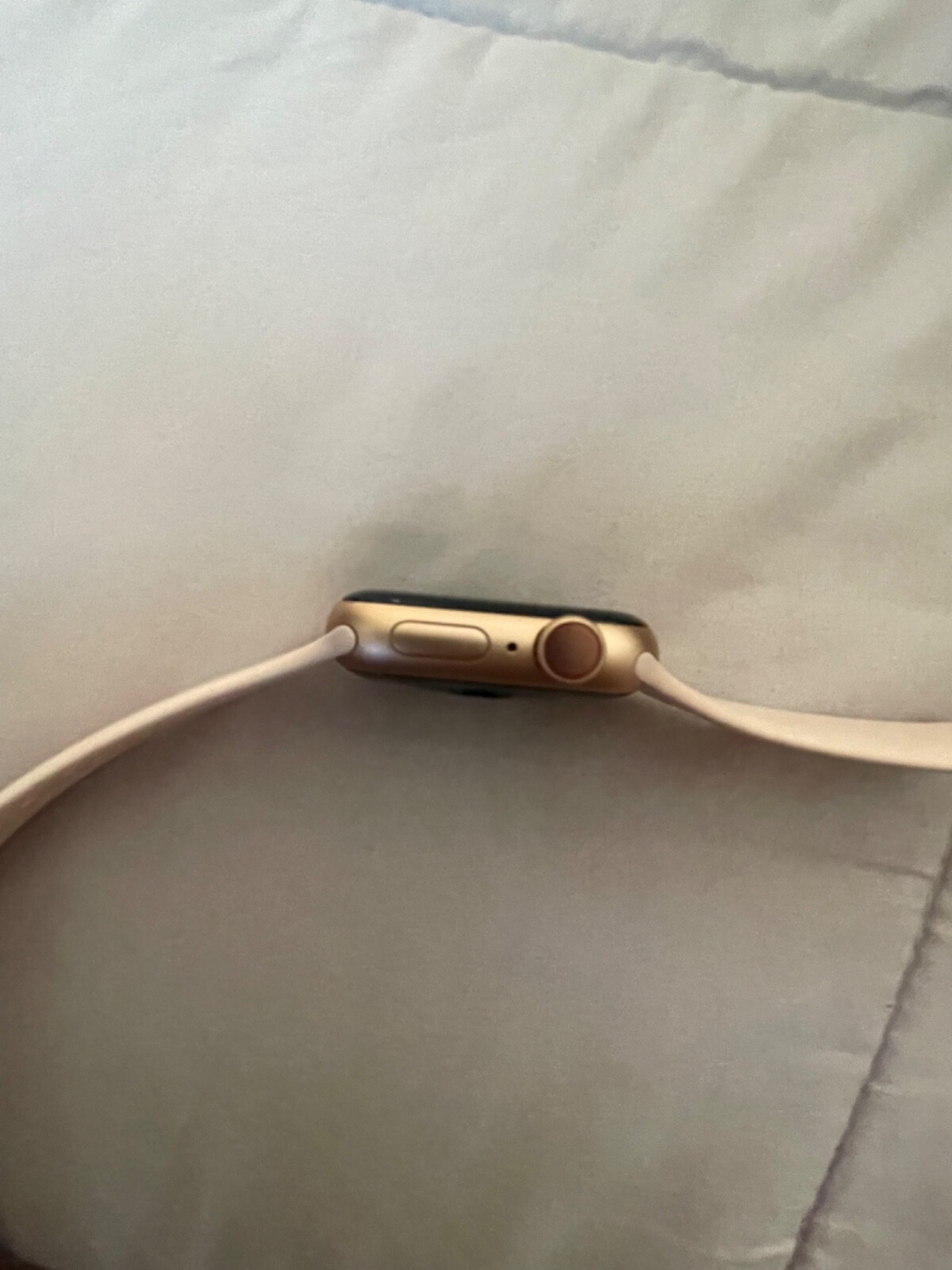 Apple Watch Series 6 40mm Gold Aluminum Case with Pink Sand Sport Band – Regular