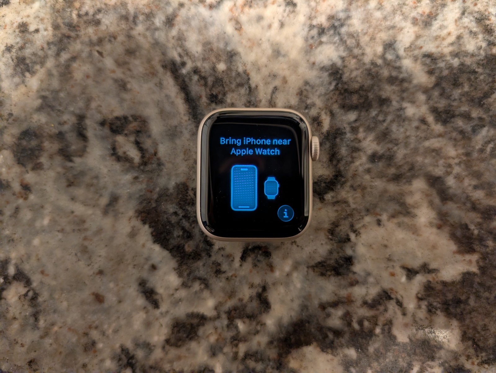 Apple Watch SE 3 40mm GPS Starlight Aluminum Case w Band S/M MEH34LW/A