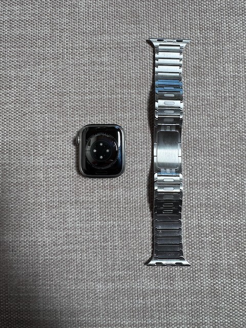 Apple Watch Series 6 40mm GPS + Cellular Unlocked Titanium Case – Excellent