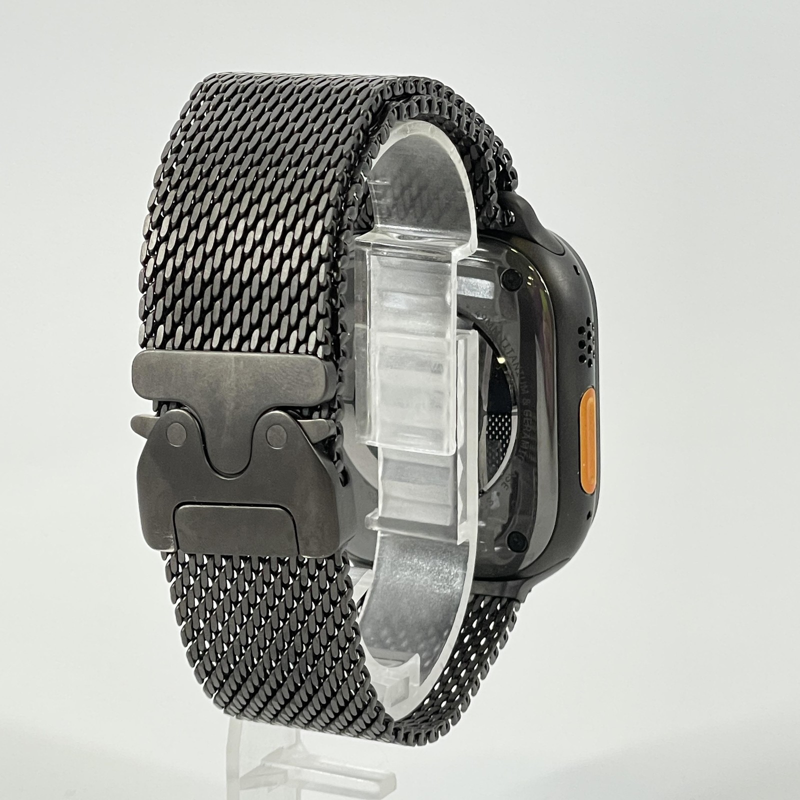 Apple Watch (Ultra 3) 49mm Black Titanium (LTE) w/ Titanium Milanese Loop – Good
