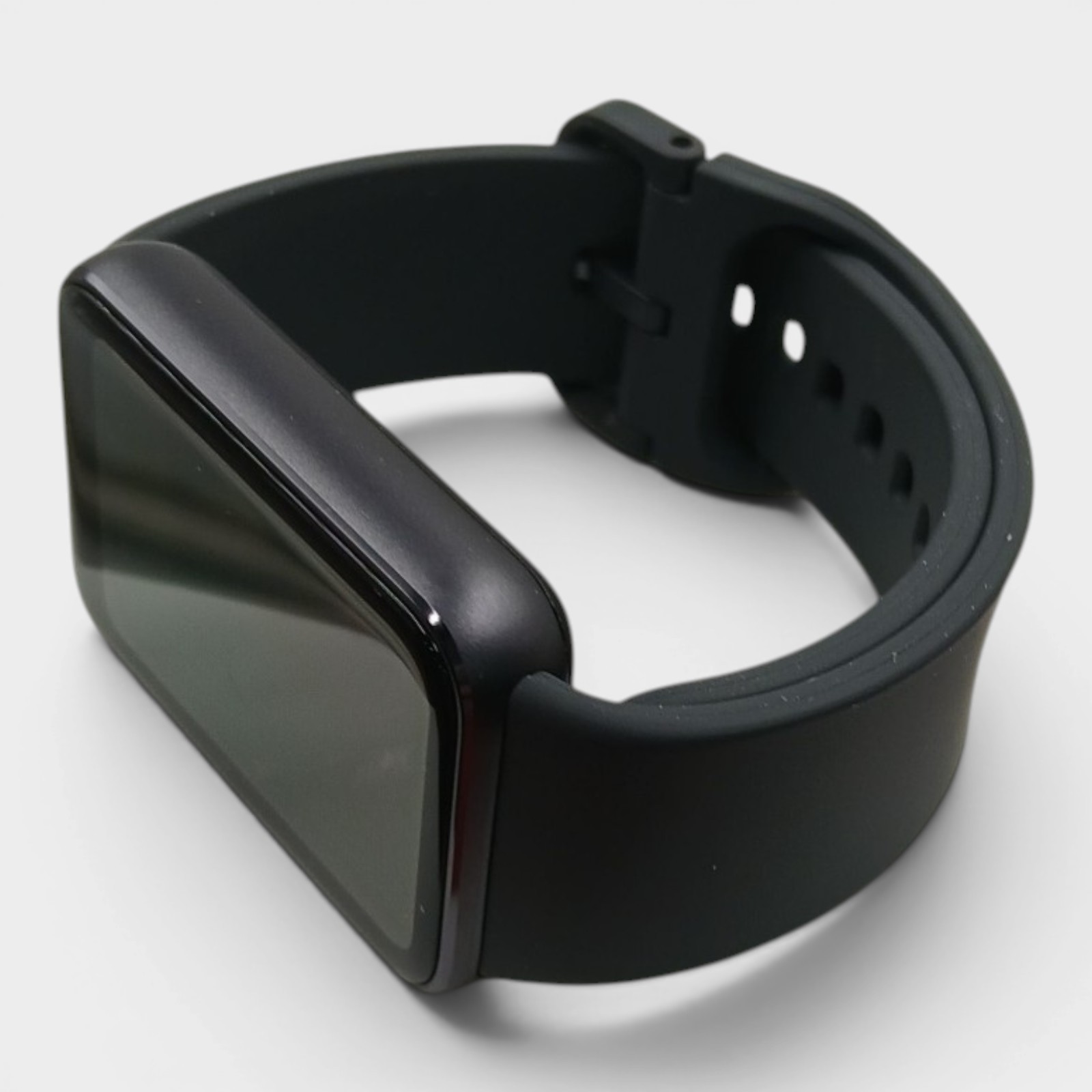Samsung Galaxy Fit 3 40MM 1.6″ AMOLED Display IP68 Water Resistant (Tested)
