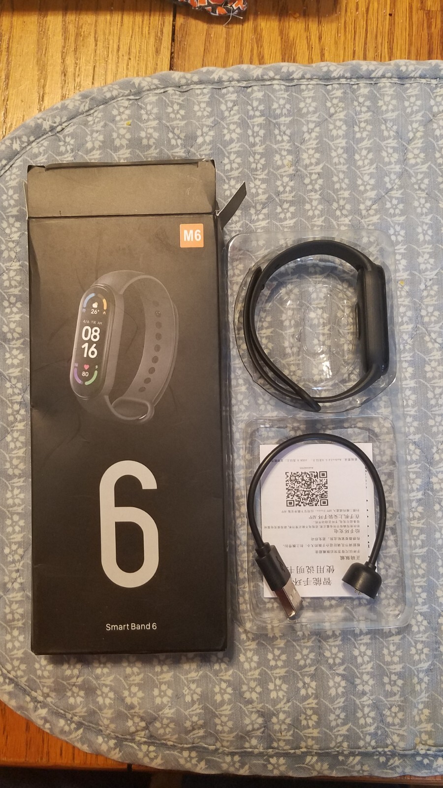 Smart Band 6 is 0.96″ crisp & clear full amoled display, has blood oxygen monito
