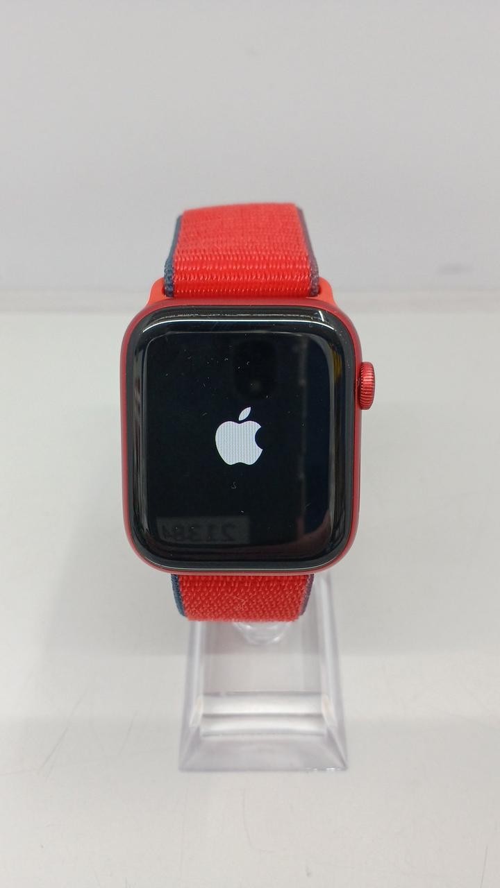 Apple Watch Series 6 32GB GPS Aluminum Silver Smartwatch with 74% Battery