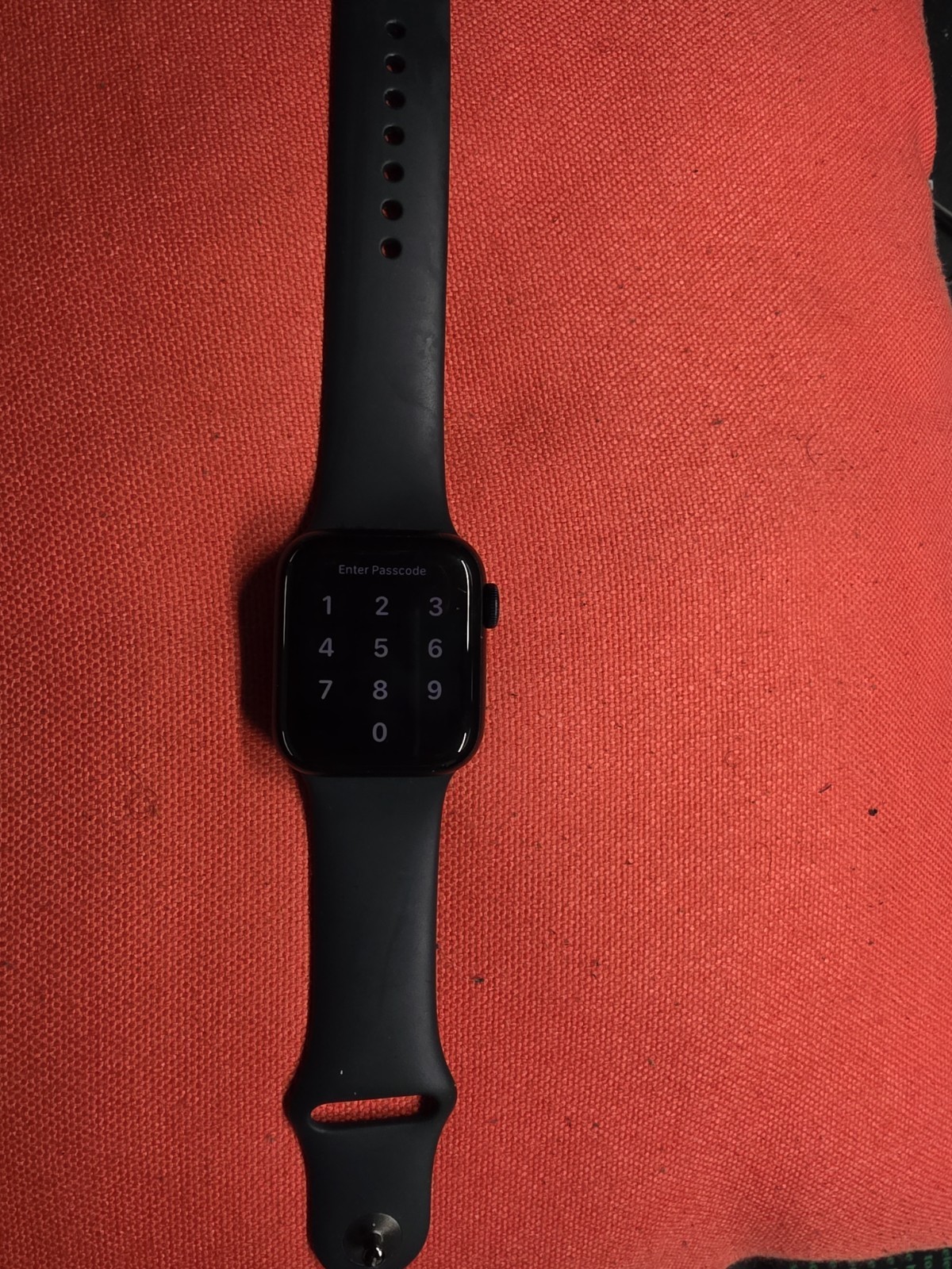 Apple Watch SE 2 40mm Midnight Aluminum – Midnight Sport Band MXE93LL/A